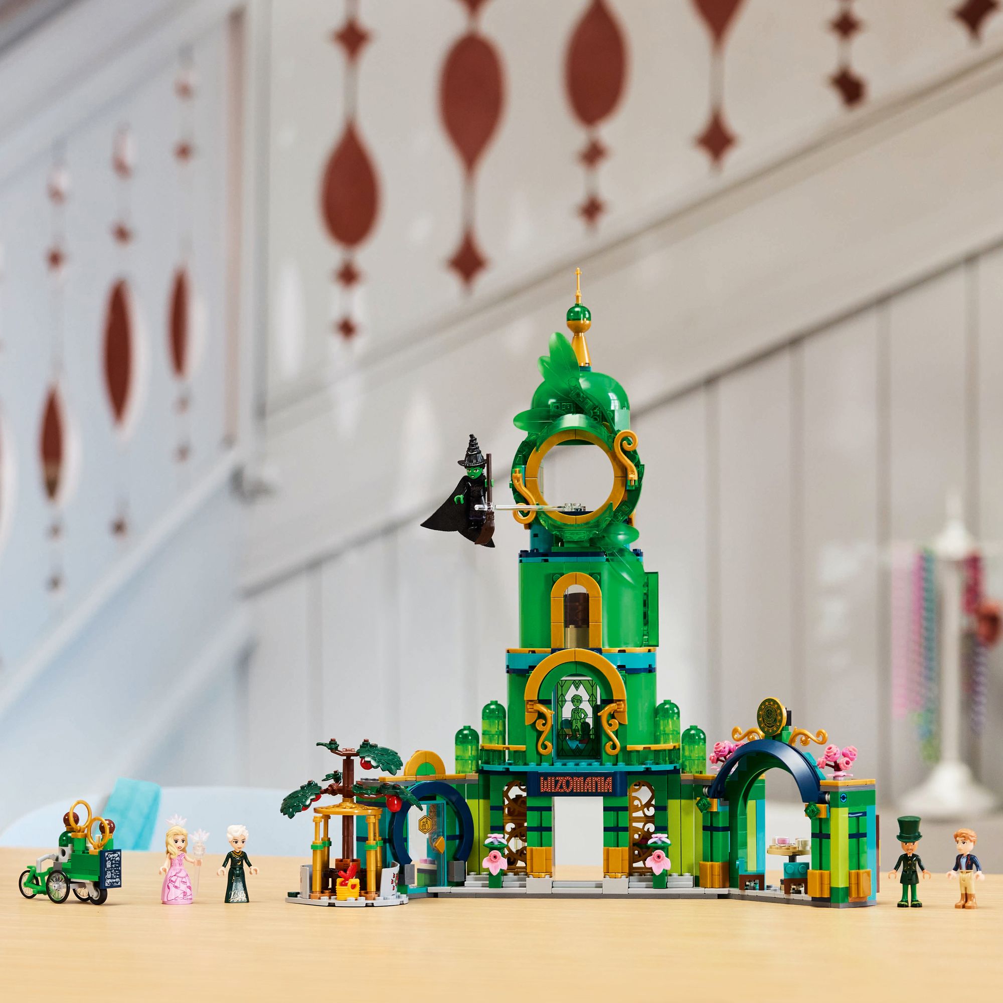 LEGO Wicked Welcome to Emerald City 75684
