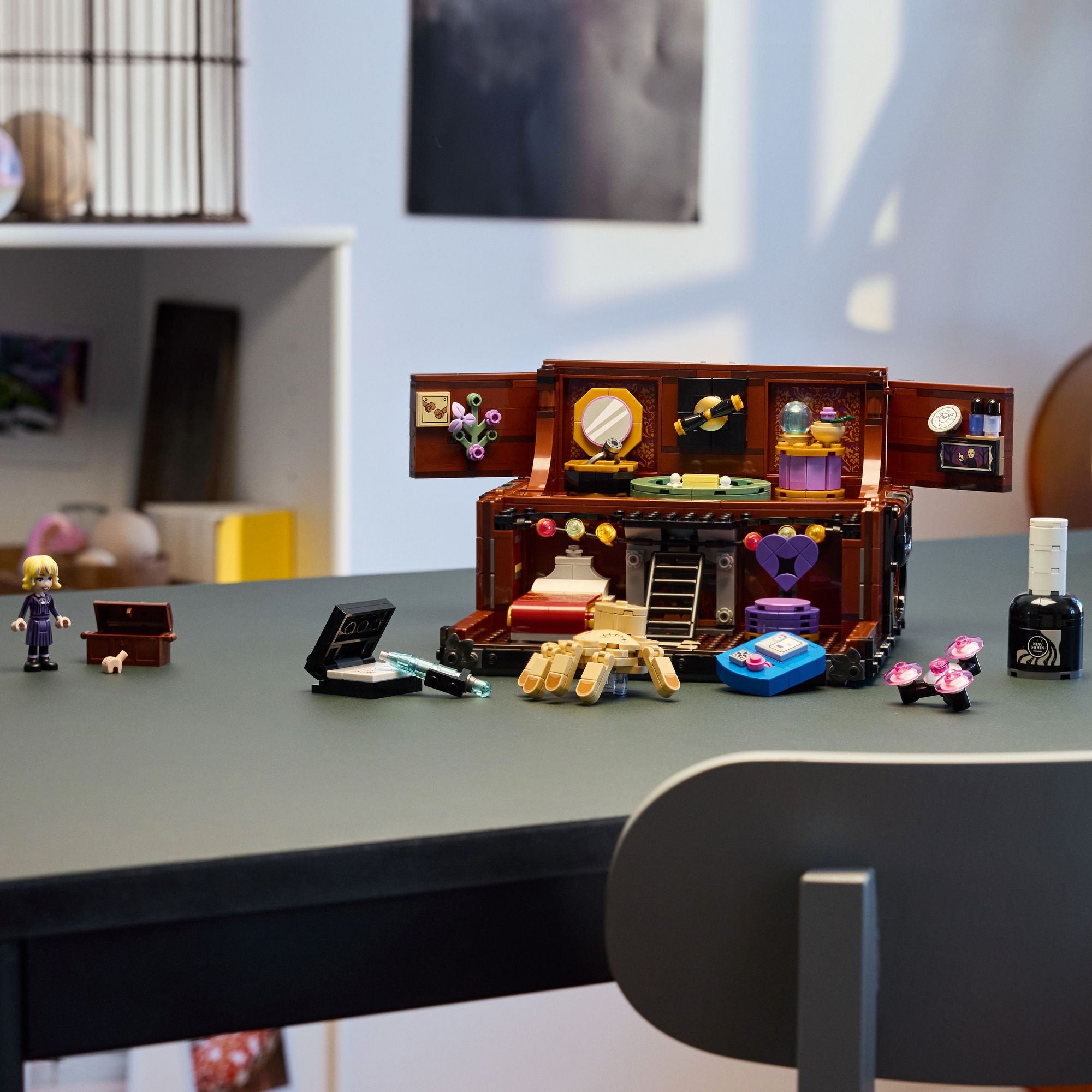 LEGO Wednesday Thing's Apartment 76785