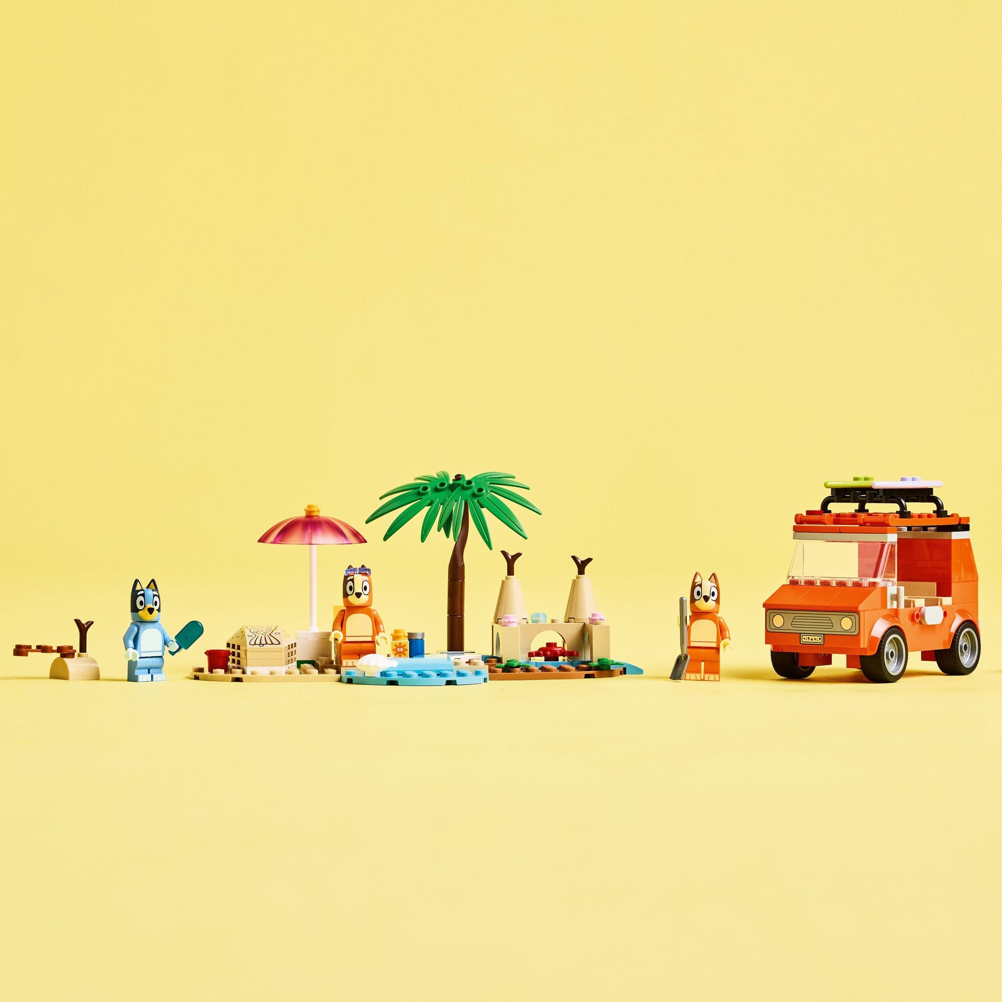 LEGO Bluey Bluey's Beach & Family Car Trip 11202