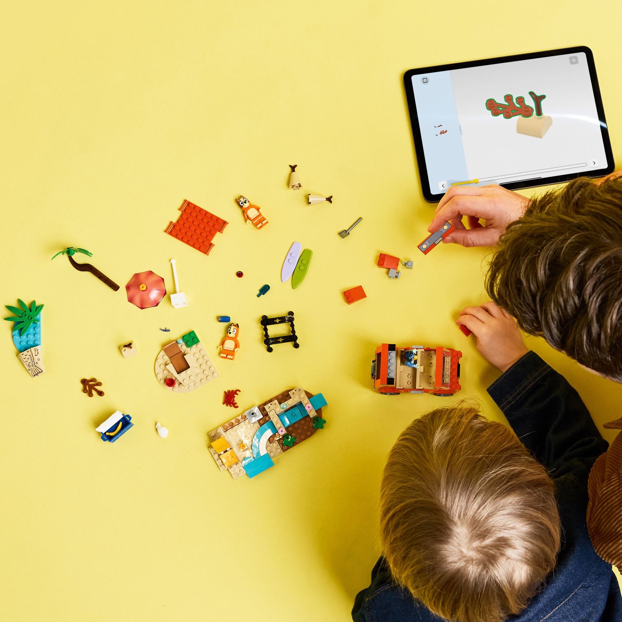 LEGO Bluey Bluey's Beach & Family Car Trip 11202