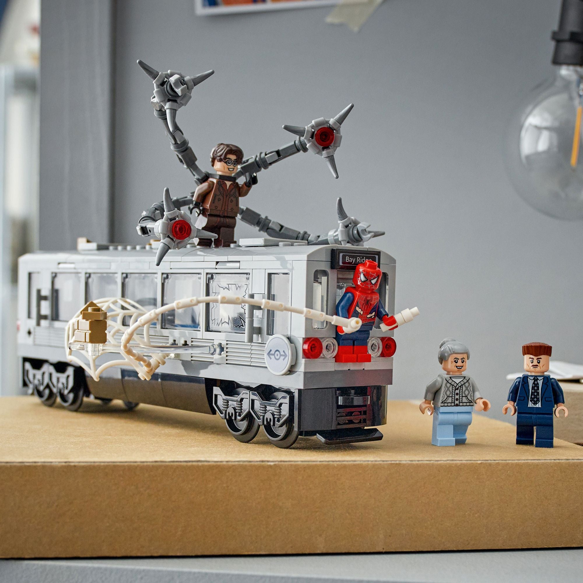 LEGO Super Heroes Marvel Spider-Man vs. Doc Ock Subway Train Scene 76321