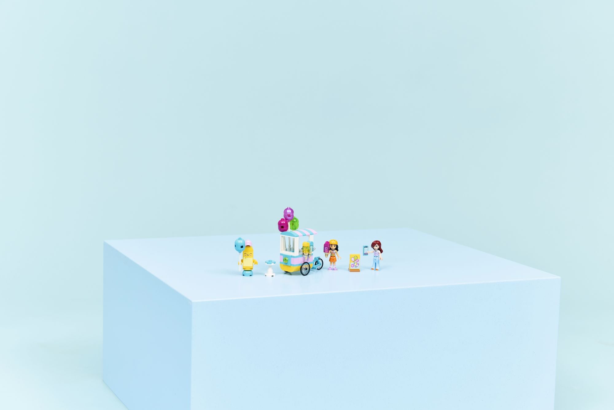LEGO Friends Ice Cream & Balloon Stand 42692