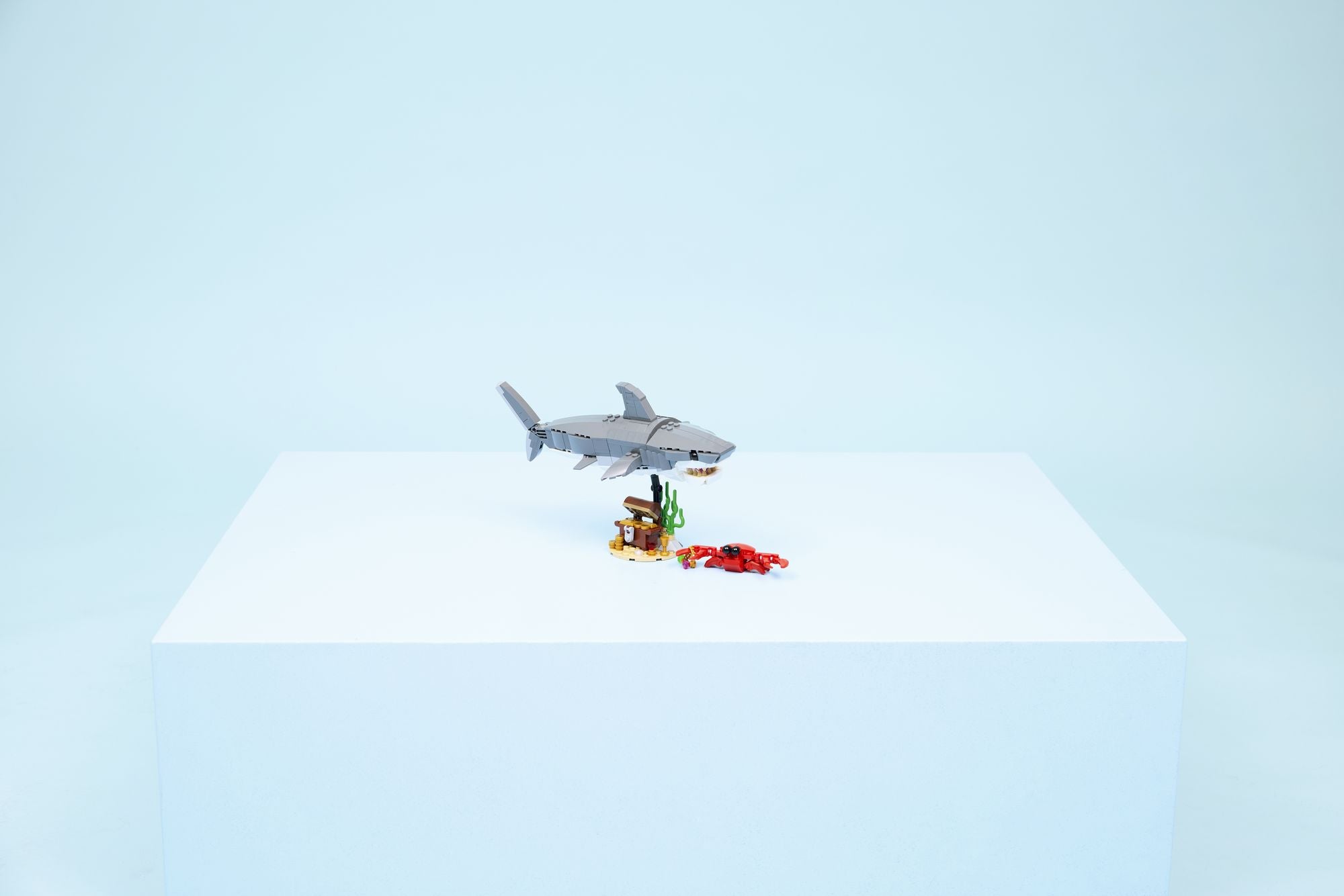 LEGO Creator Fierce Shark with a Treasure Chest 31381