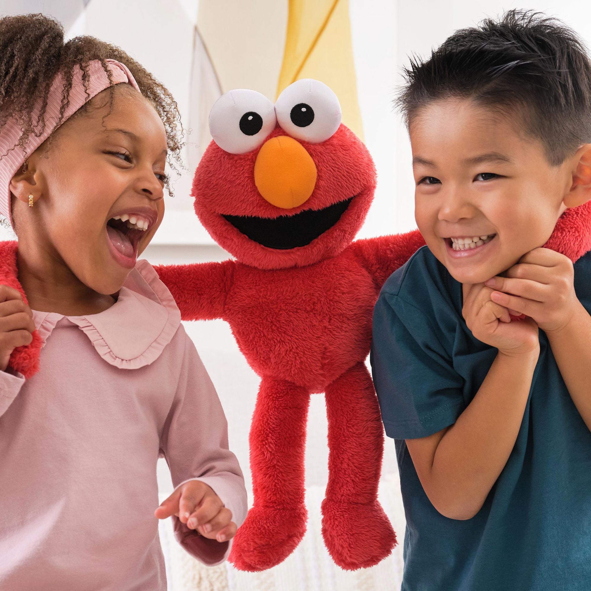 GUND Sesame Street Official Elmo Hug-a-Moves Plush, Plush Muppet, Sensory Toy, Premium Plush Toy for Ages 1 & Up