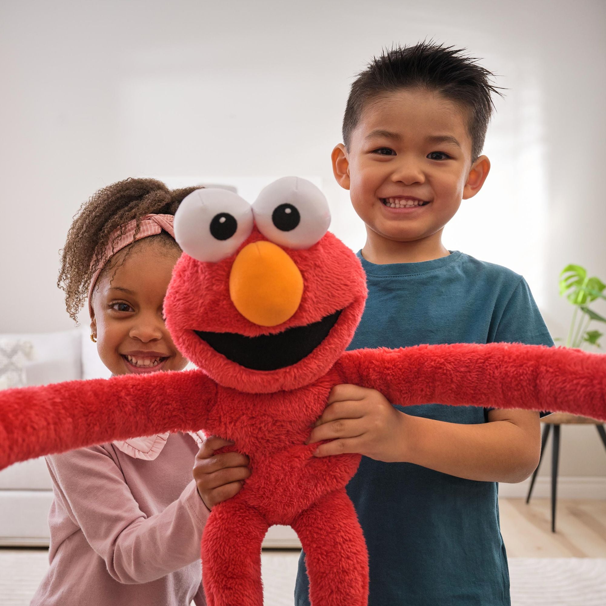 GUND Sesame Street Official Elmo Hug-a-Moves Plush, Plush Muppet, Sensory Toy, Premium Plush Toy for Ages 1 & Up