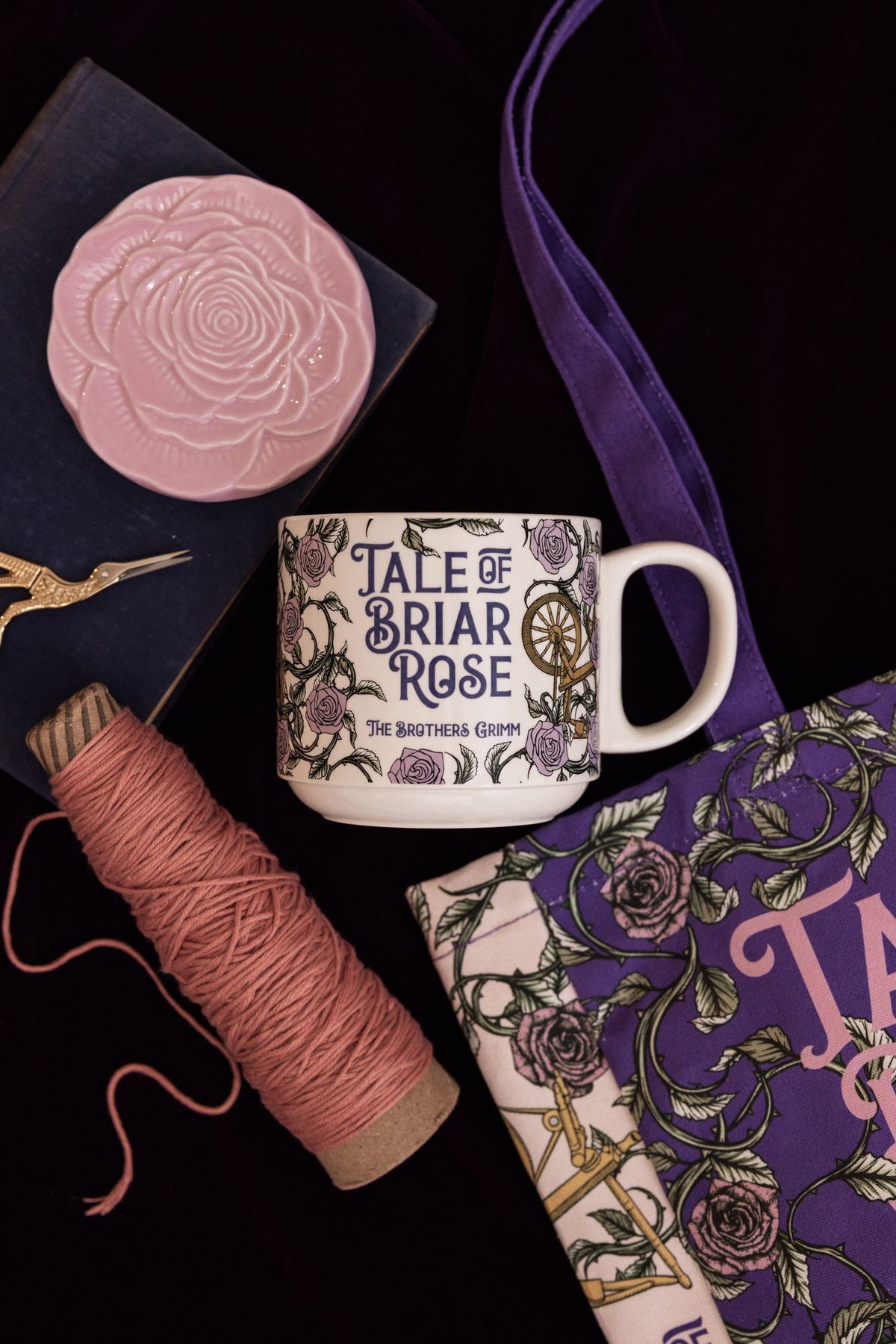Ceramic Mug with Molded Lid, Briar Rose