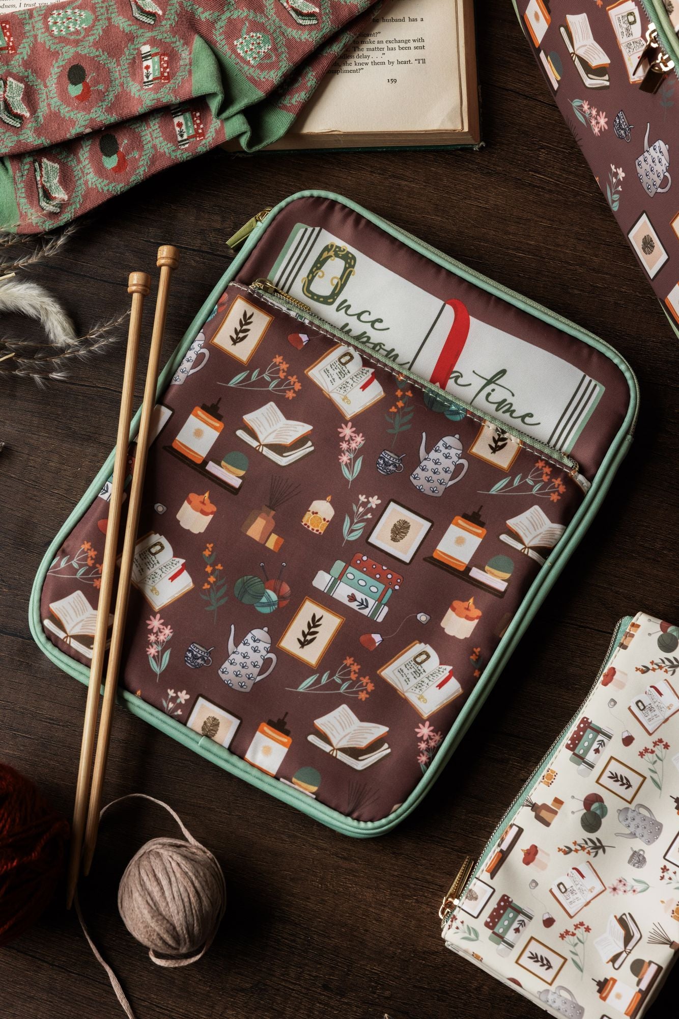 E-Reader Folio, Books