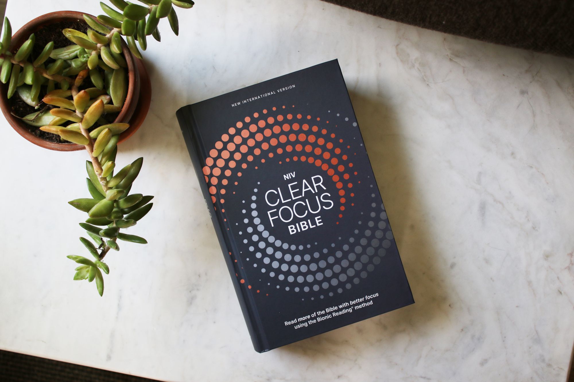 NIV, Clear Focus Bible, Hardcover, Charcoal/Copper: Read more of the Bible with better focus using the Bionic Reading Method