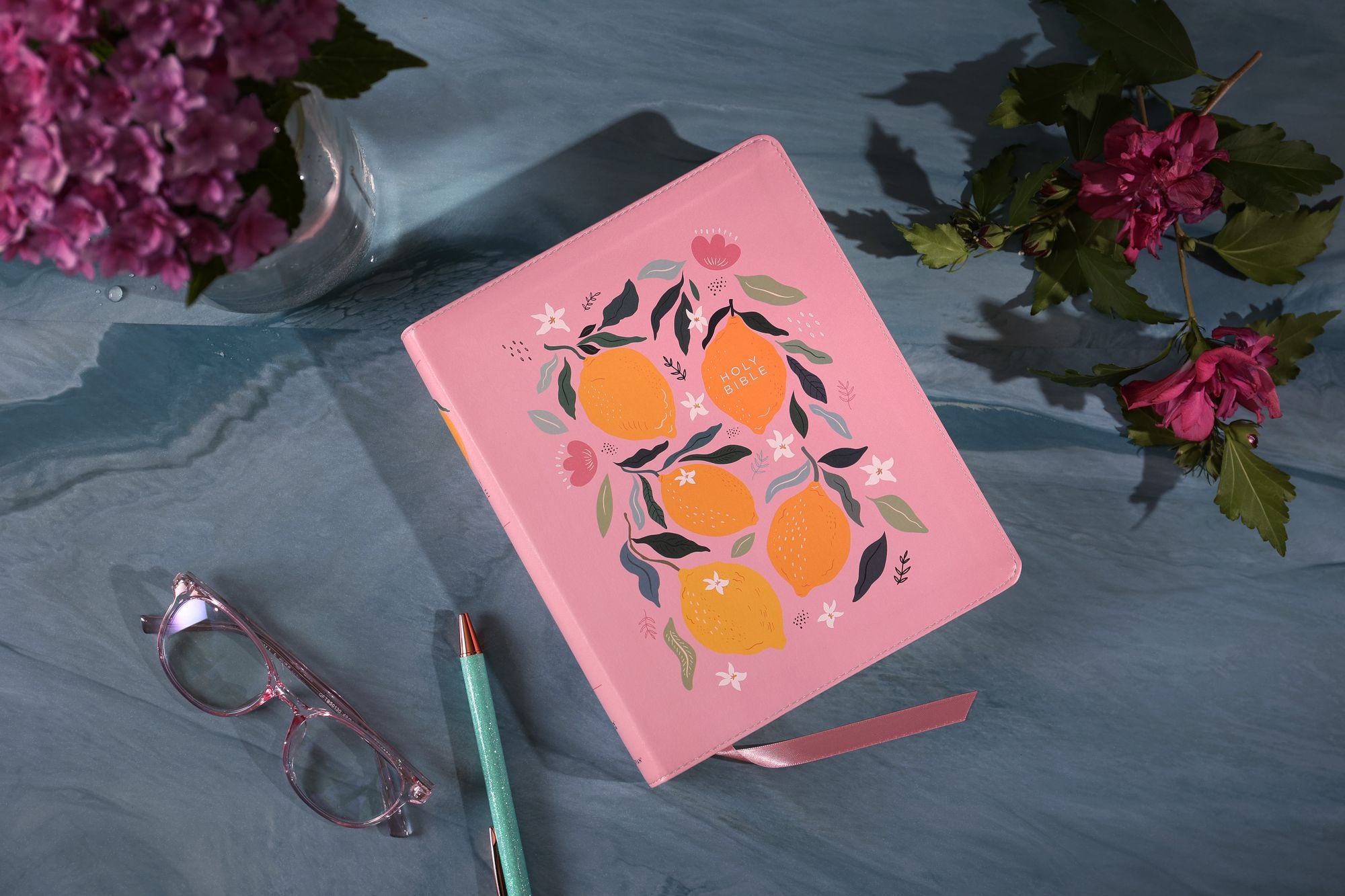 NIV, Journal the Word Bible (Perfect for Note-Taking), Double-Column, Leathersoft, Pink, Red Letter, Comfort Print: Reflect, Take Notes, or Create Art Next to Your Favorite Verses