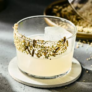 Tiny Cocktails: The Art of Miniature Mixology: A Cocktail Recipe Book