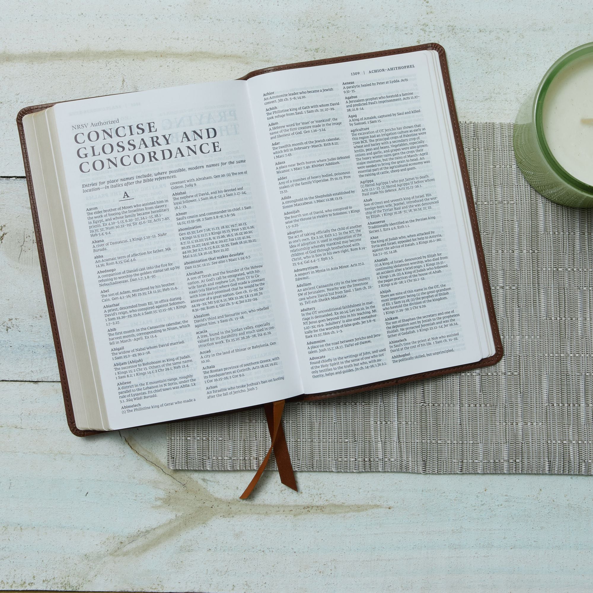 NRSV Catholic Edition Gift Bible, White Leathersoft (Comfort Print, Holy Bible, Complete Catholic Bible, NRSV CE): Holy Bible