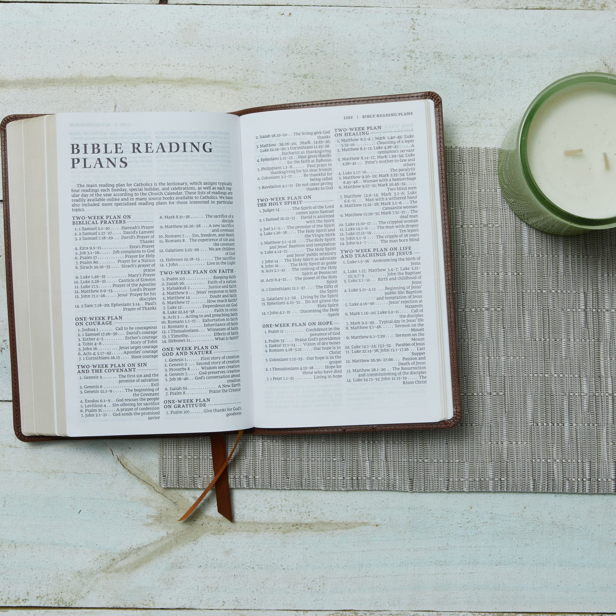 NRSV Catholic Edition Gift Bible, Black Leathersoft (Comfort Print, Holy Bible, Complete Catholic Bible, NRSV CE): Holy Bible