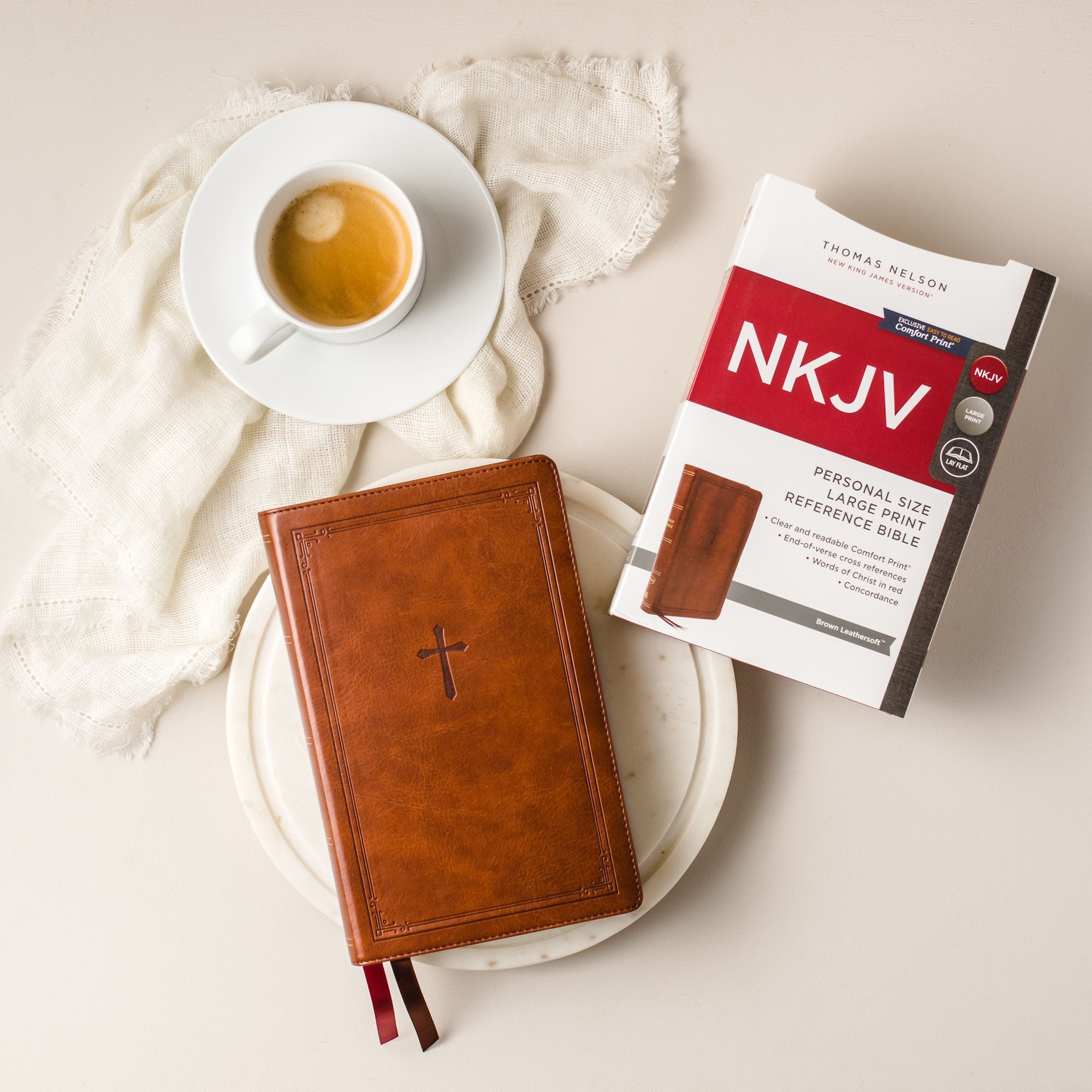 NKJV, End-of-Verse Reference Bible, Personal Size Large Print, Leathersoft, Brown, Red Letter, Comfort Print: Holy Bible, New King James Version - Great for Father's Day