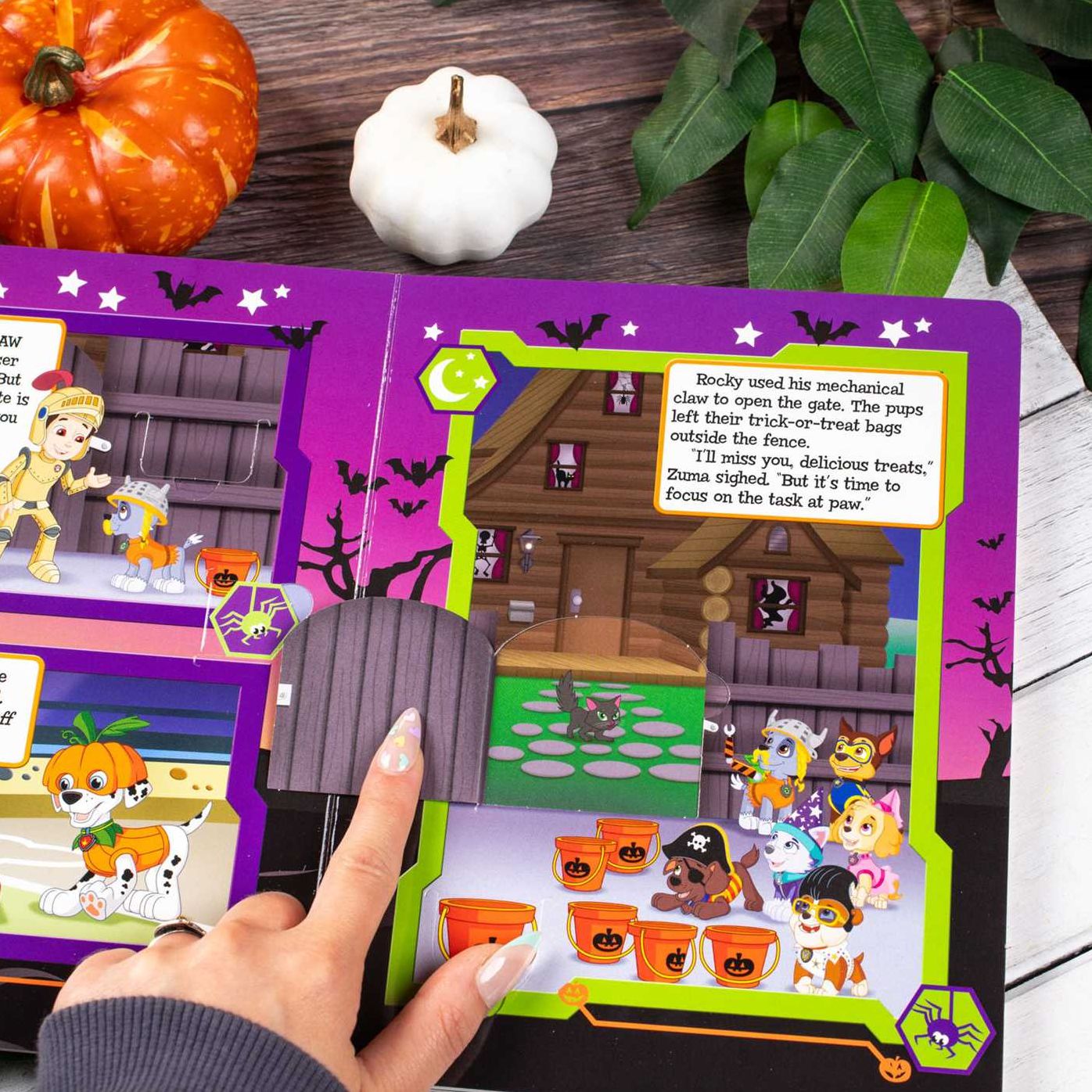 PAW Patrol: Pup-Tastic Halloween: A Lift-the-Flap Book