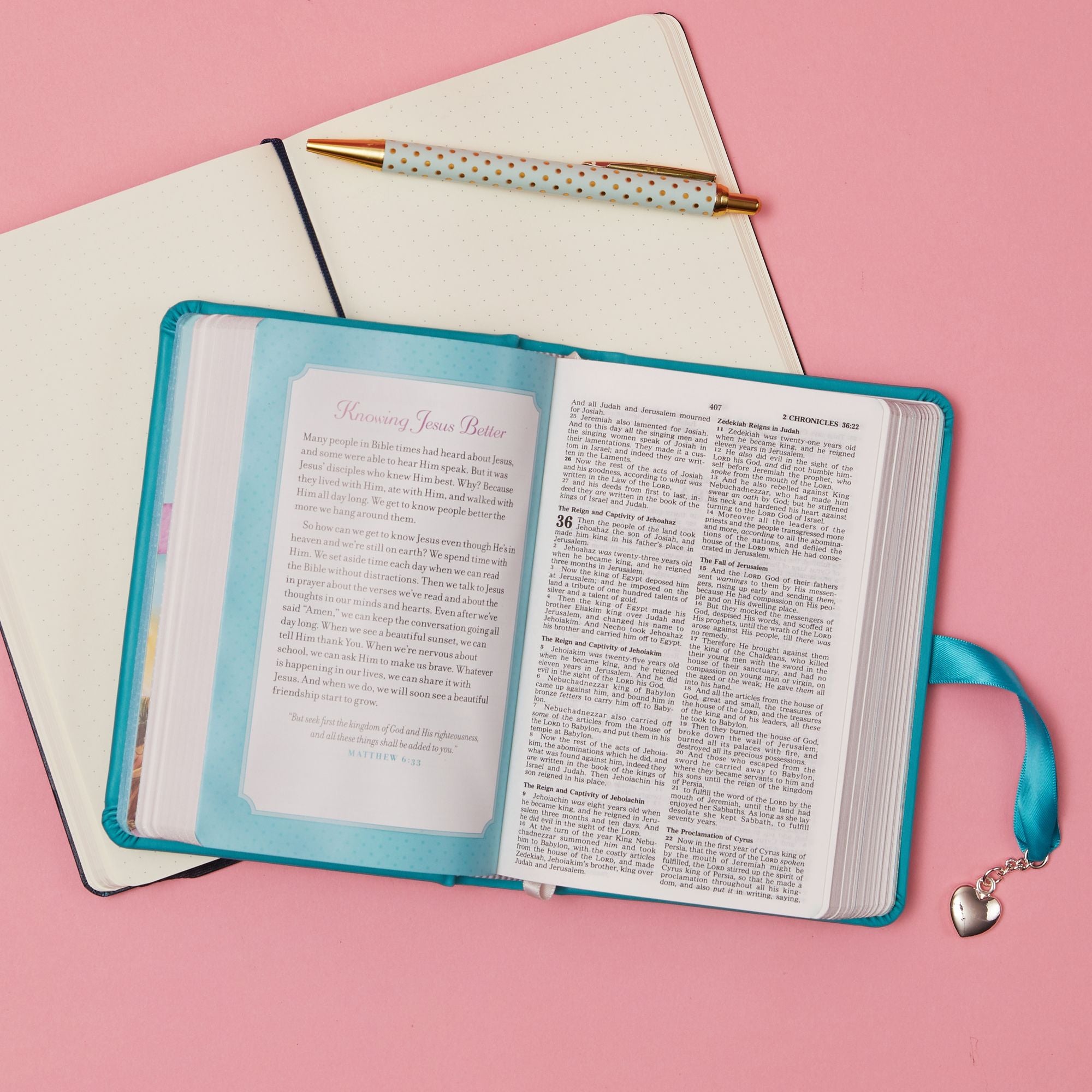 NKJV, Simply Charming Bible, Hardcover, Blue: Charm Bible Blue Edition