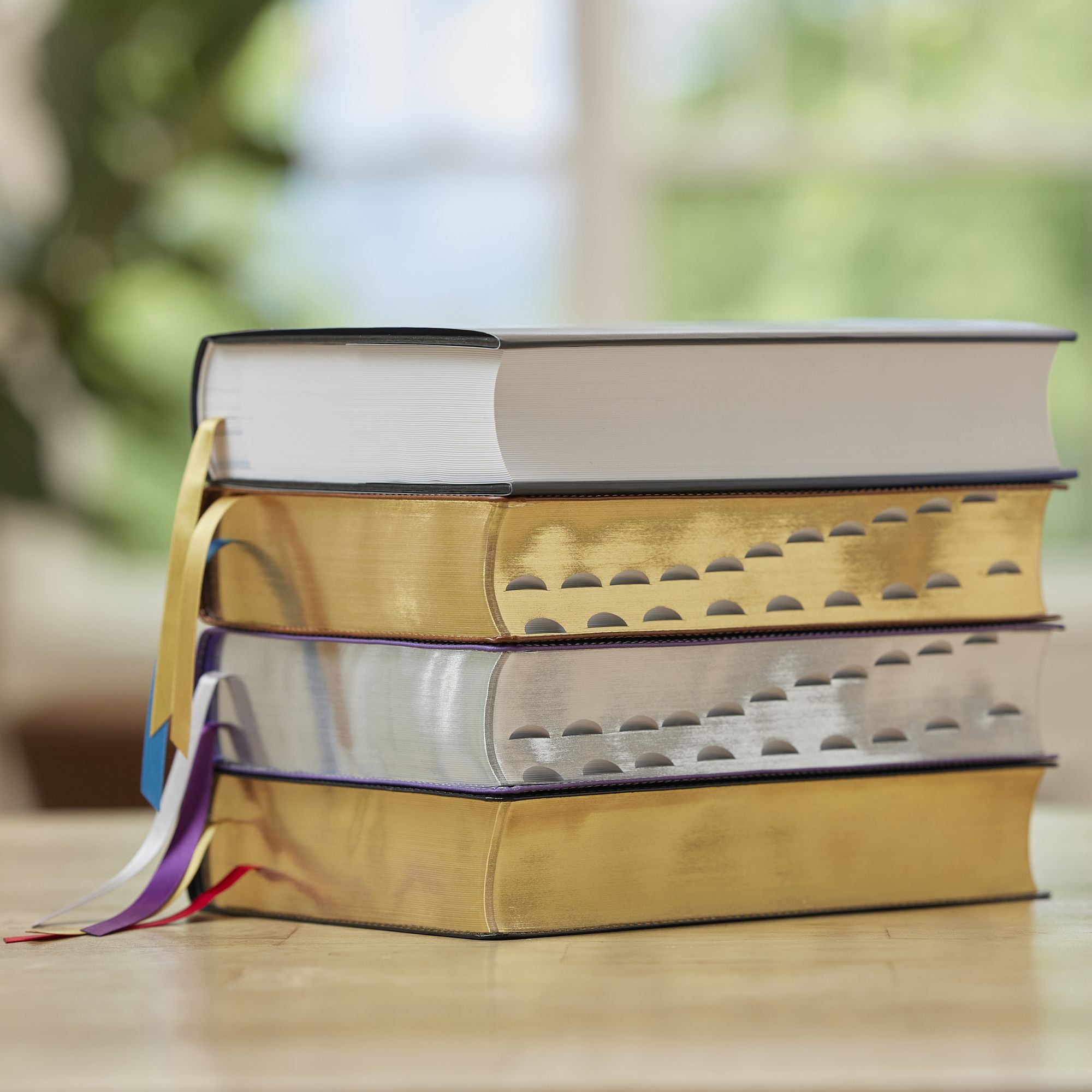 Enduring Word Study Bible: Pastoral Commentary from Every Chapter of the Bible (NKJV, Purple Leathersoft, Red Letter, Comfort Print, Thumb Indexed)