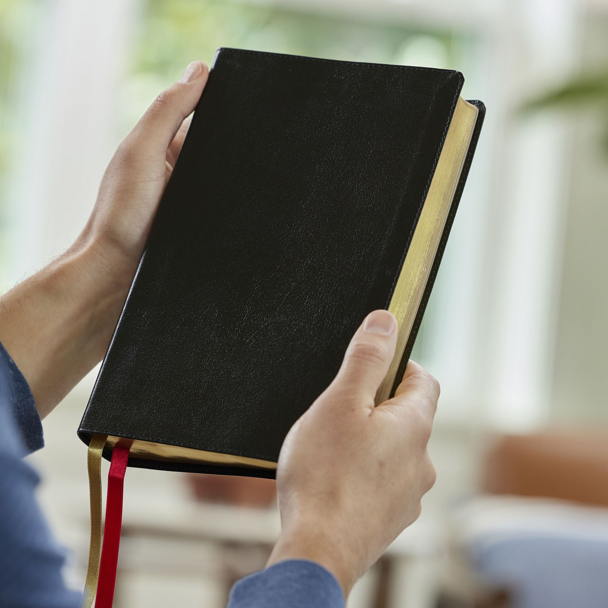 Enduring Word Study Bible: Pastoral Commentary from Every Chapter of the Bible (NKJV, Black Bonded Leather, Red Letter, Comfort Print)