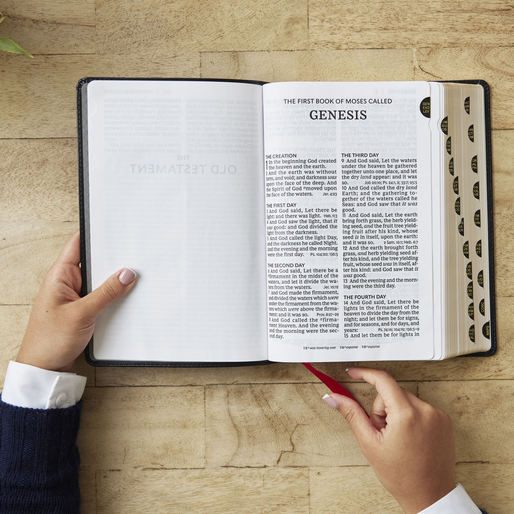 KJV Giant Print End-of-Verse Reference Bible, Black Leathersoft, Red Letter, Comfort Print (Thumb Indexed)