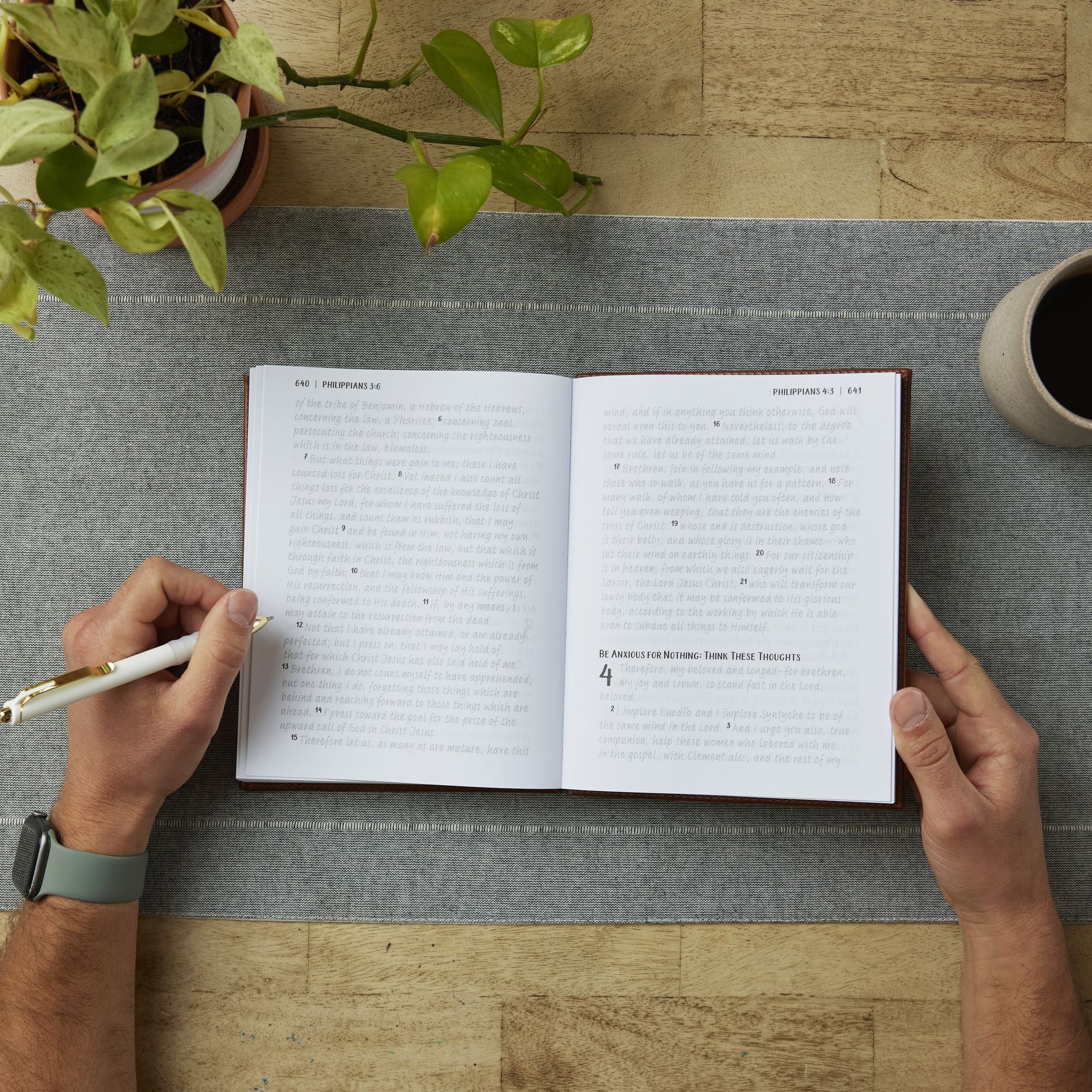 NKJV New Testament, Tracing edition: Engaging the Scripture Word by Word (Gray Cloth over Board)