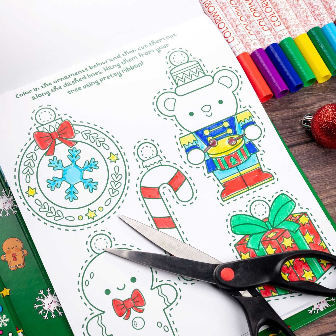 ColorWorld: Christmas: Plus 35+ Glitter Stickers and Over 30 Pages to Color!