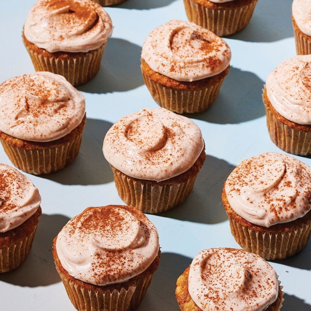 Snackable Bakes: 100 Easy-Peasy Recipes for Exceptionally Scrumptious Sweets and Treats