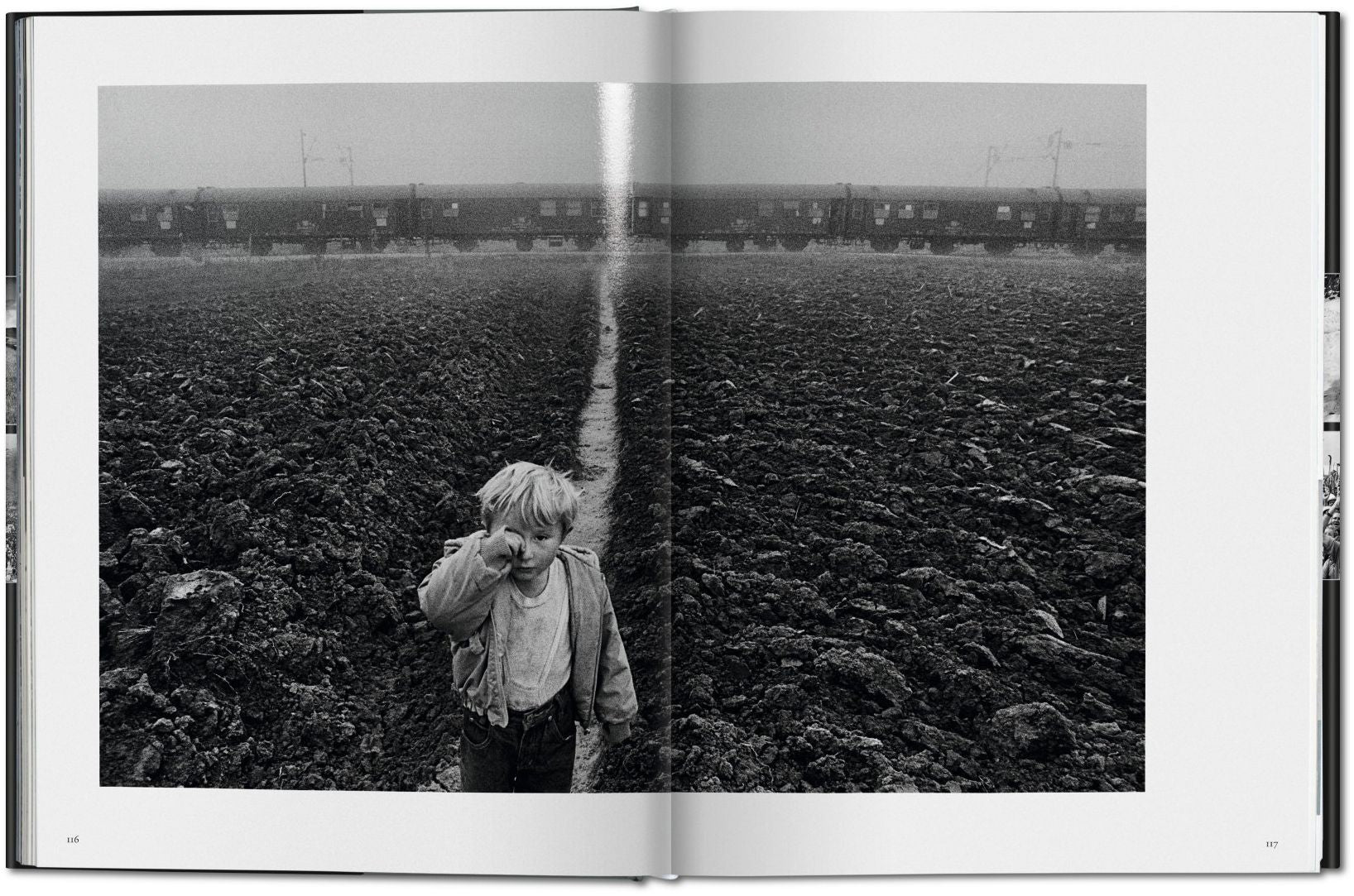 Sebastião Salgado. Exodus