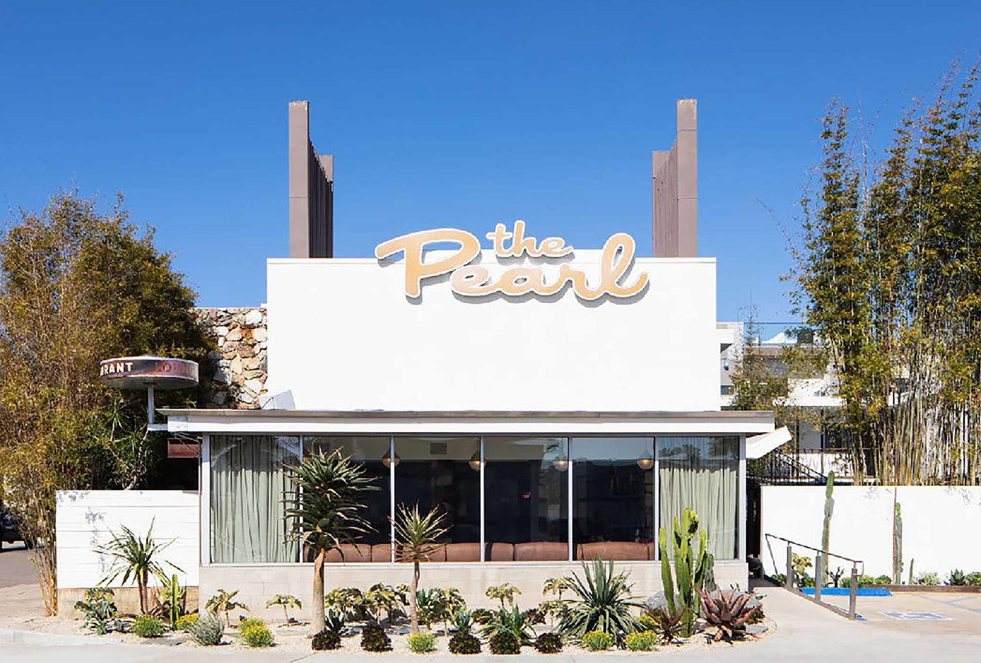 Vintage Motels: America's Most Inspiring Motels Beautifully Restored With Respect For History