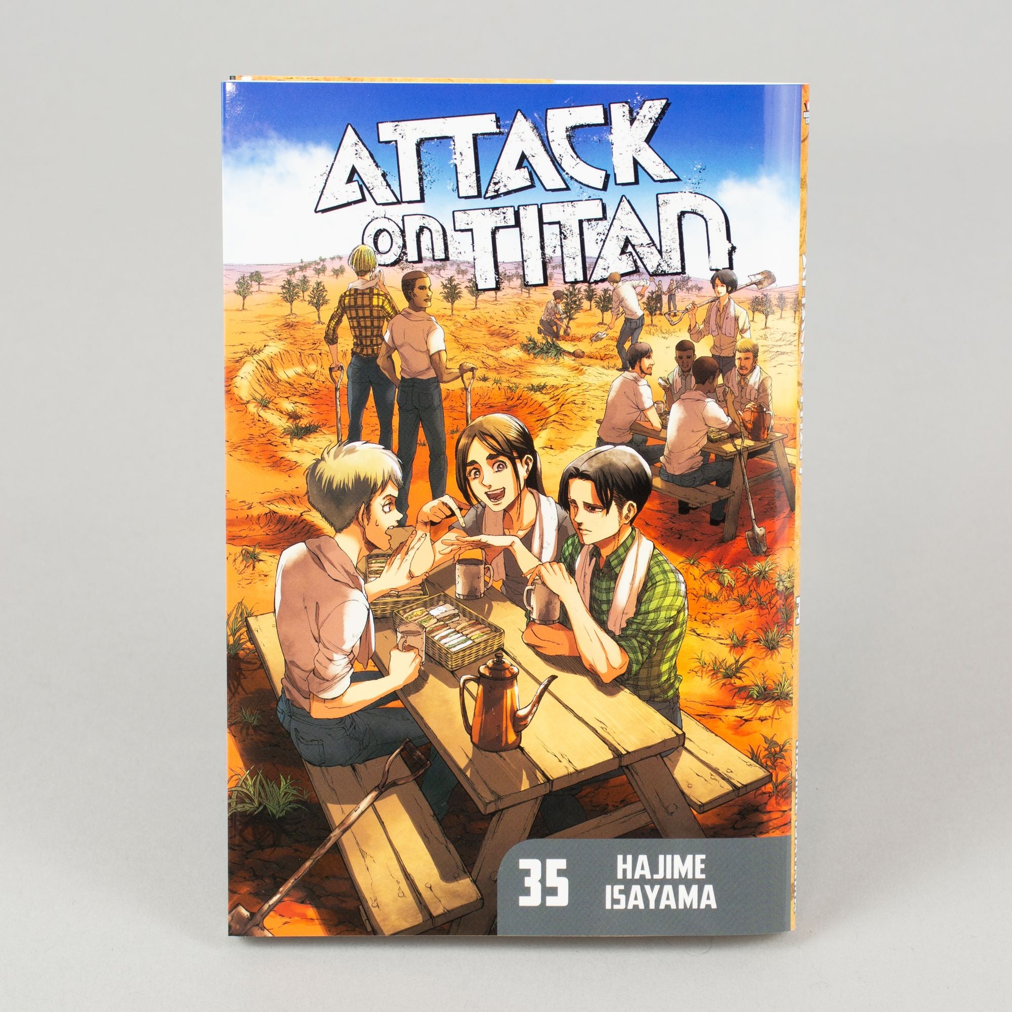 Attack on Titan 35: FLY Collector's Box Set