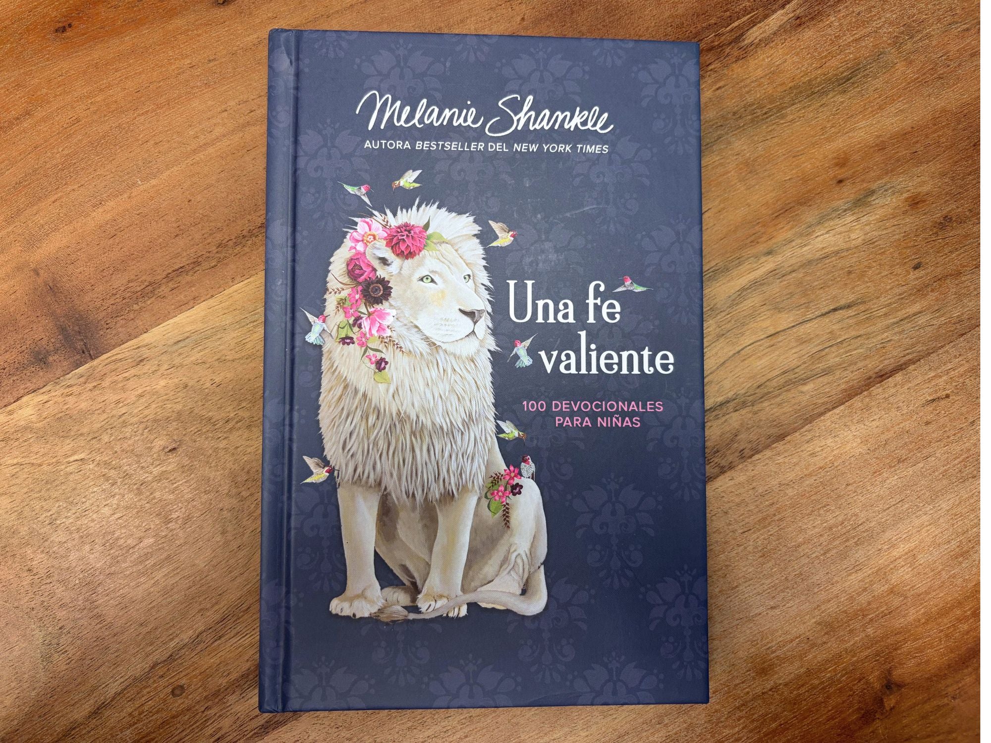Una fe valiente: 100 devocionales para niñas / Fearless Faith: 100 Devotions for Girls