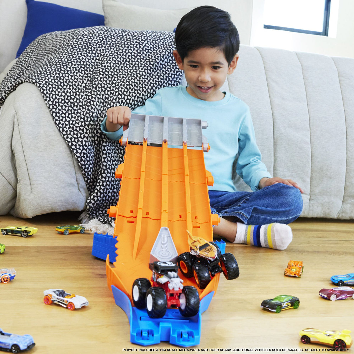 Hot Wheels Monster Trucks Battle Playset ? JFR07