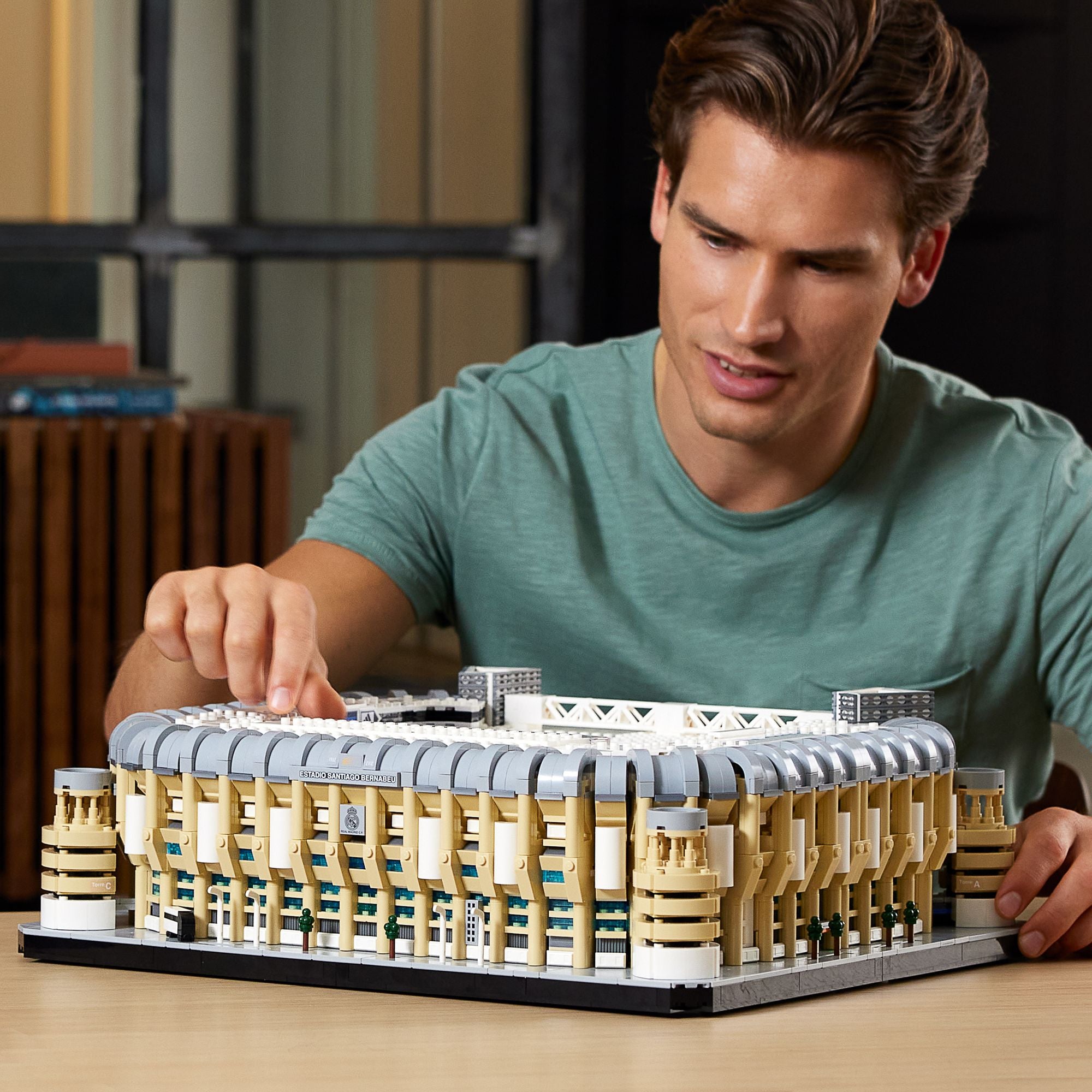 LEGO Icons Real Madrid Santiago Bernabéu Stadium 10299