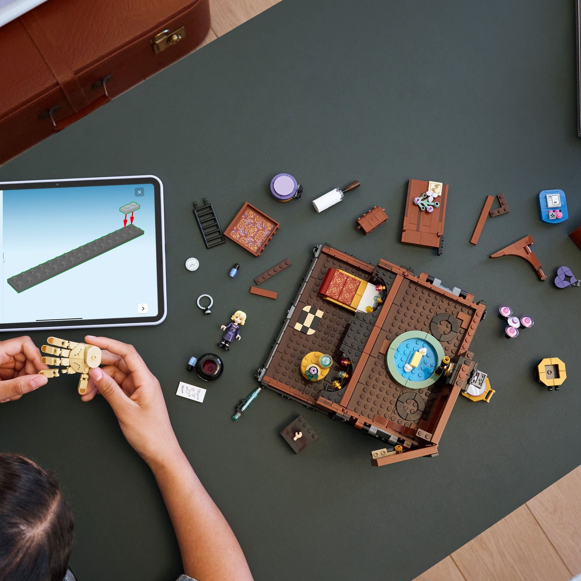 LEGO Wednesday Thing's Apartment 76785