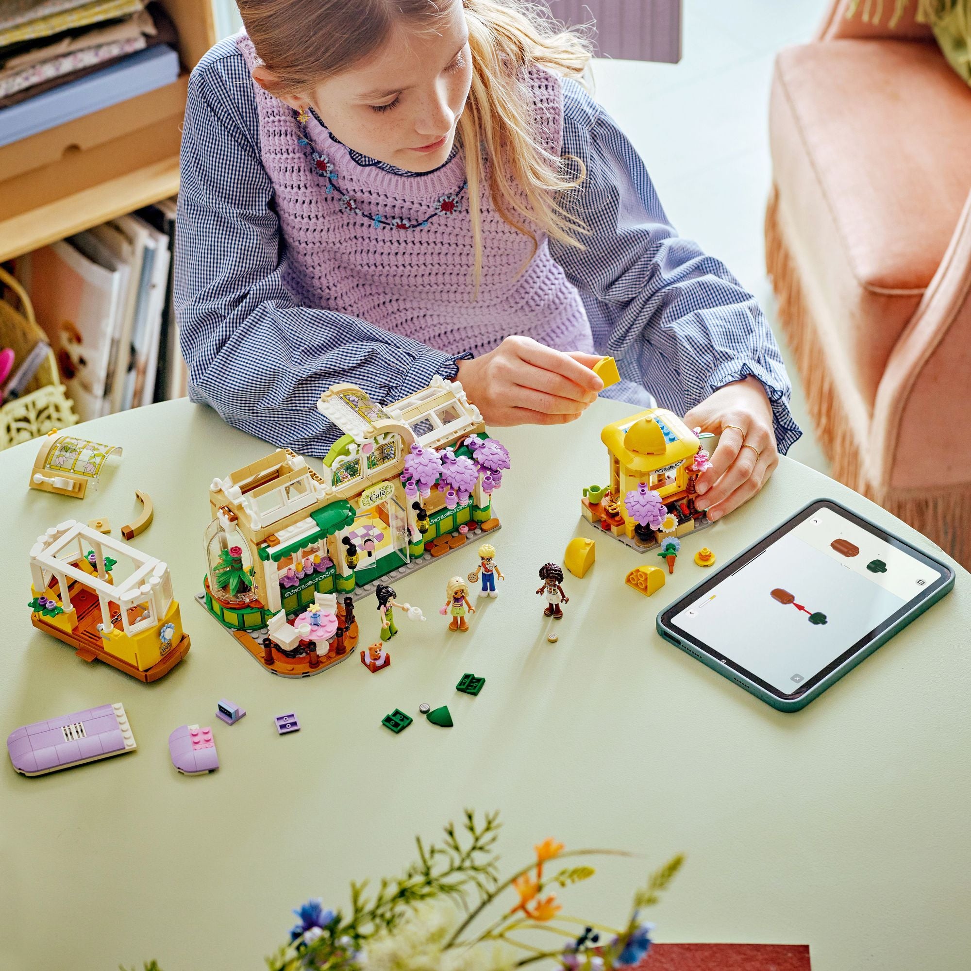 LEGO Friends Plant Cafe & Flower Shop 42671