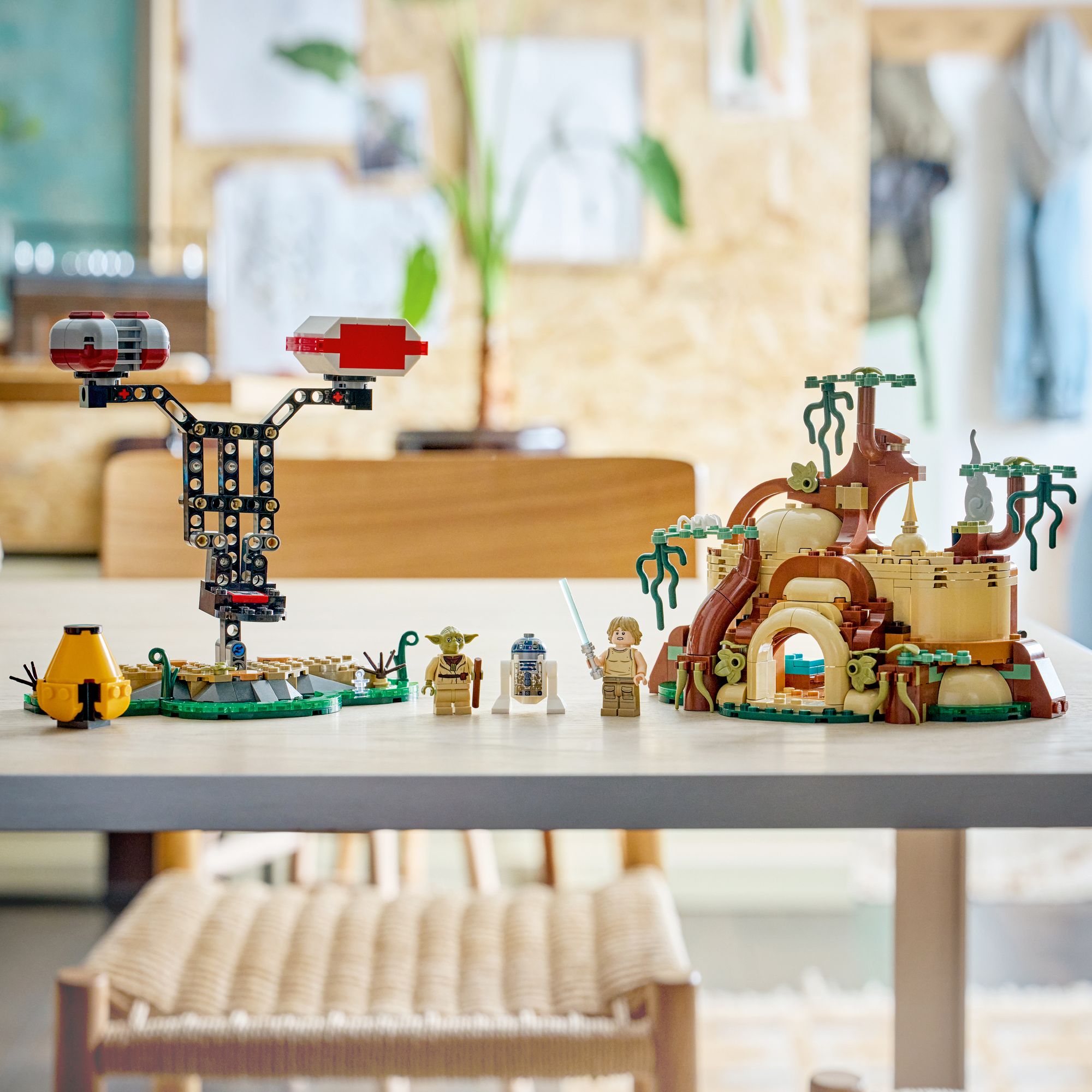 LEGO Star Wars SMART Play&trade;: Yoda's Hut and Jedi Training 75422