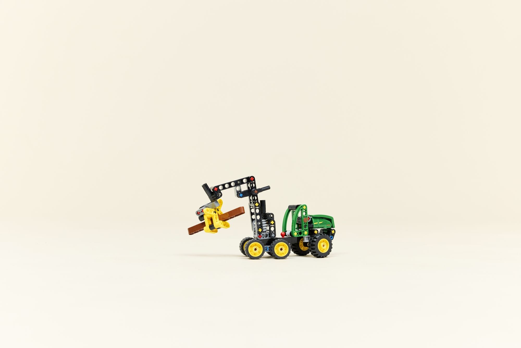 LEGO Technic John Deere 1470H Wheeled Harvester 42218