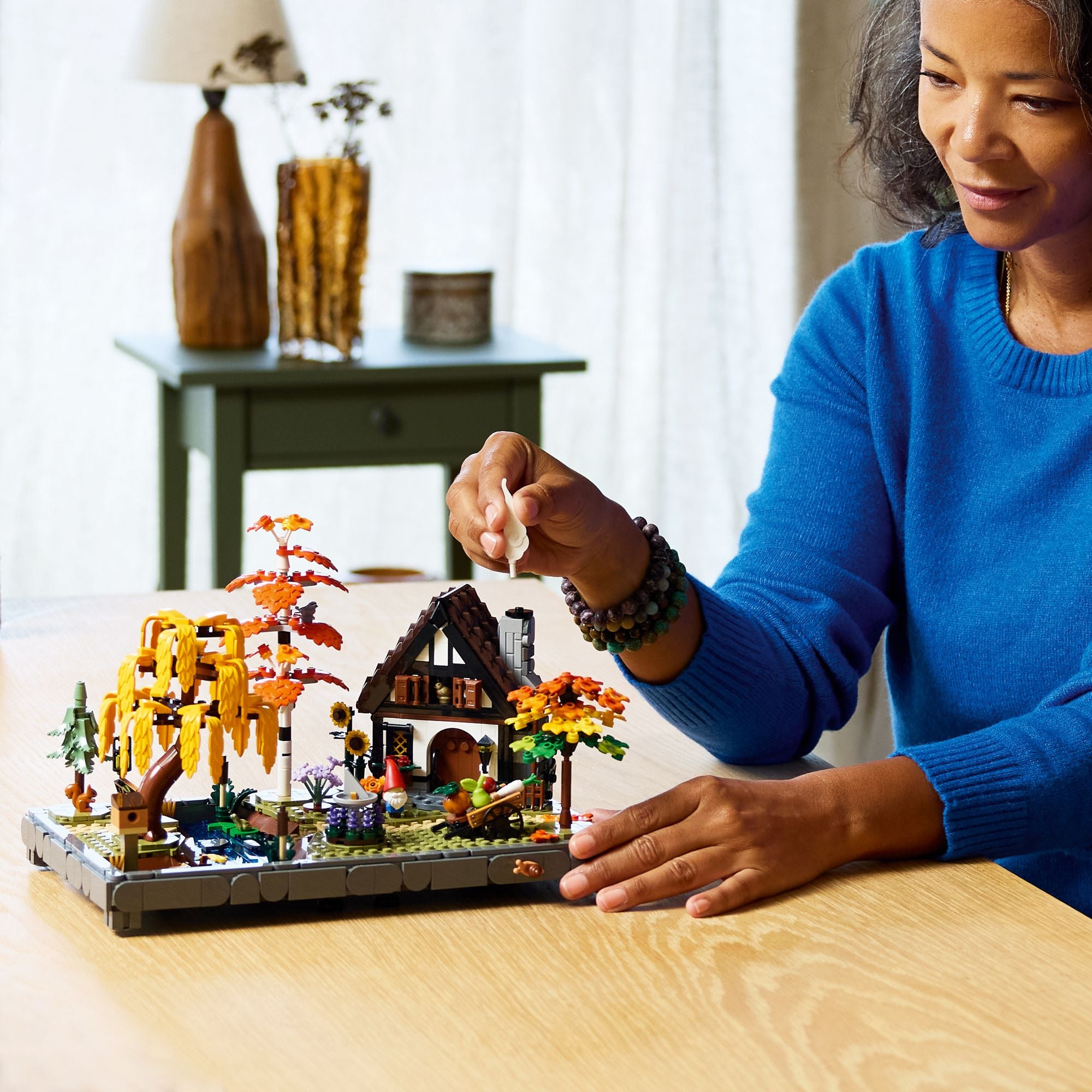 LEGO Icons Autumn Cottage Garden 11372