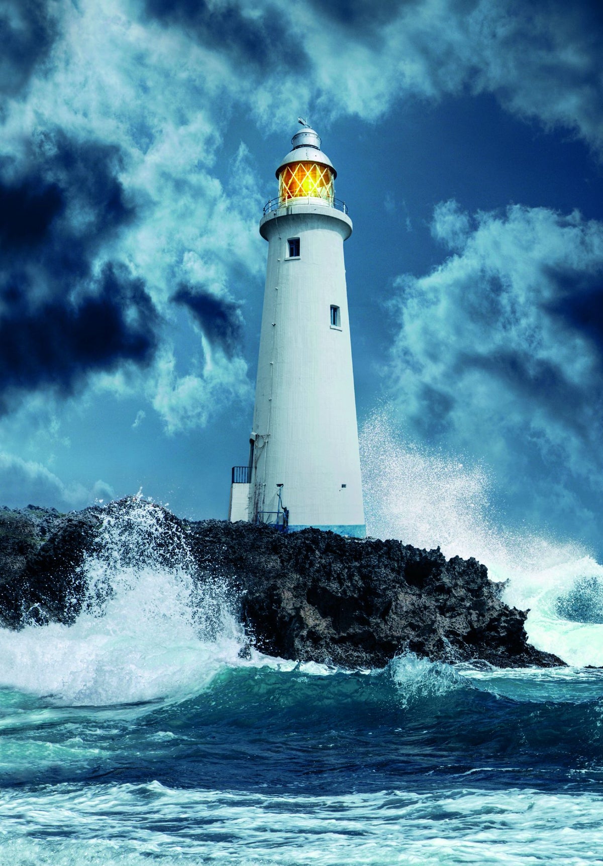 Lighthouse in the Storm 1000 Piece Puzzle