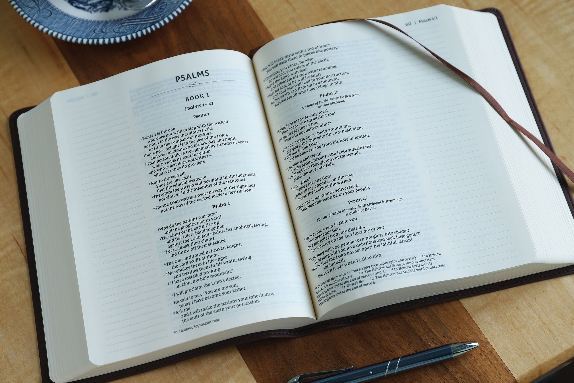 NIV, Journal the Word Bible (Perfect for Note-Taking), Leathersoft, Brown, Red Letter, Comfort Print: Reflect, Take Notes, or Create Art Next to Your Favorite Verses