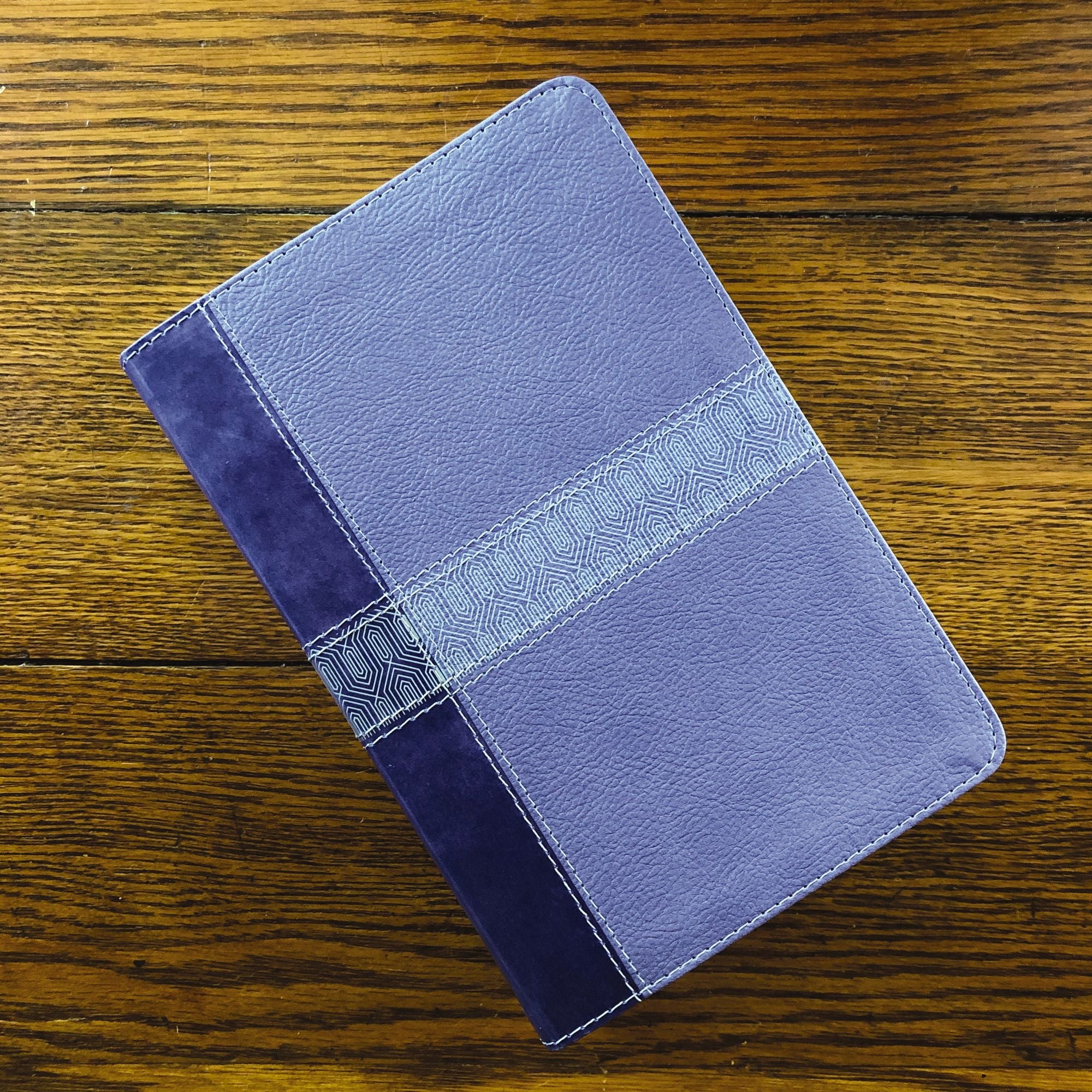 NIV, Giant Print Compact Bible, Leathersoft, Purple, Red Letter, Comfort Print