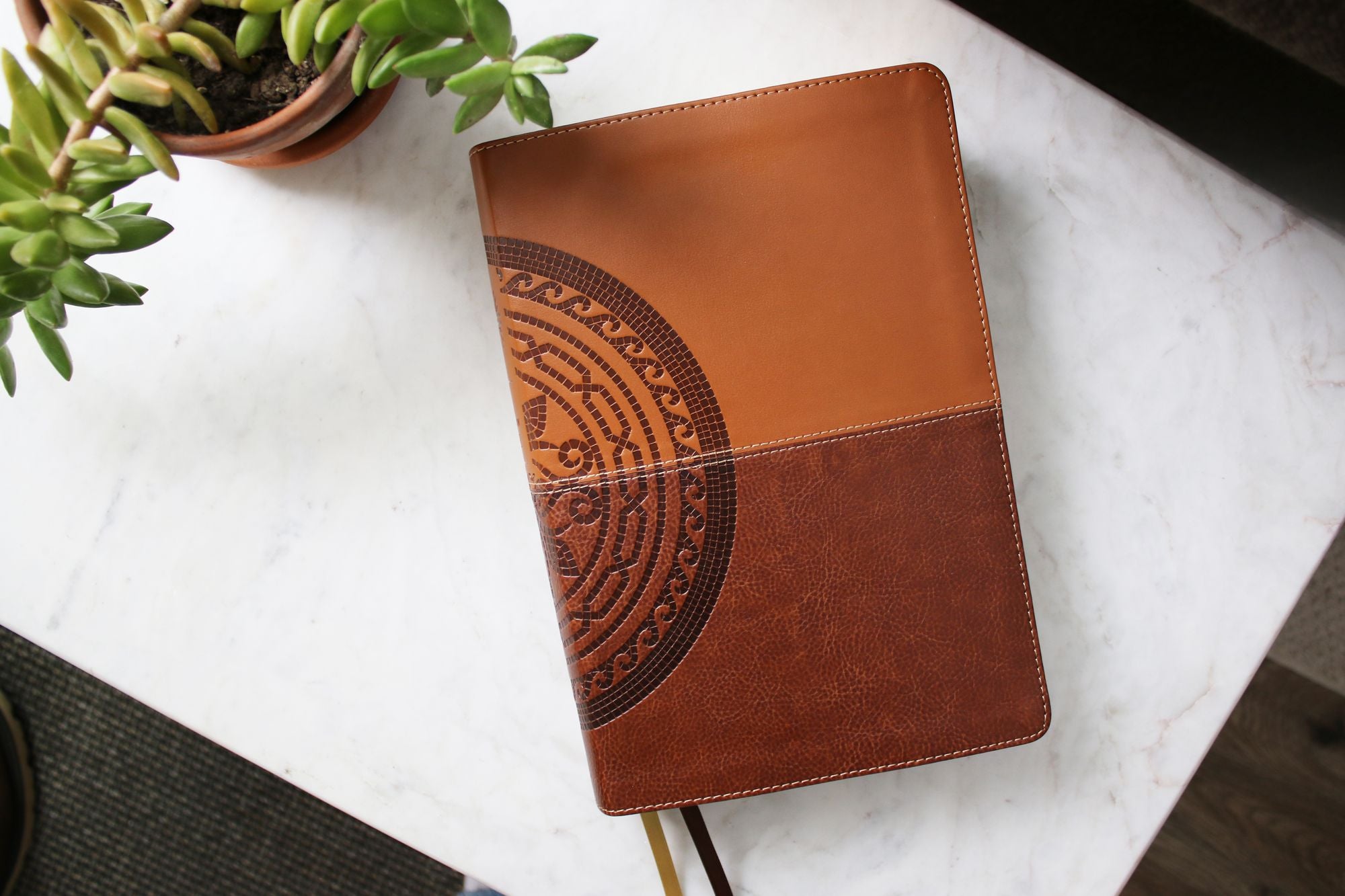 NIV Application Bible, Leathersoft, Brown, Red Letter, Comfort Print: Bringing the Ancient Message of the Bible into Your World