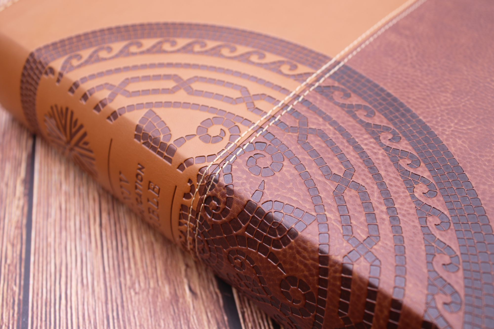 NIV Application Bible, Leathersoft, Brown, Red Letter, Comfort Print: Bringing the Ancient Message of the Bible into Your World