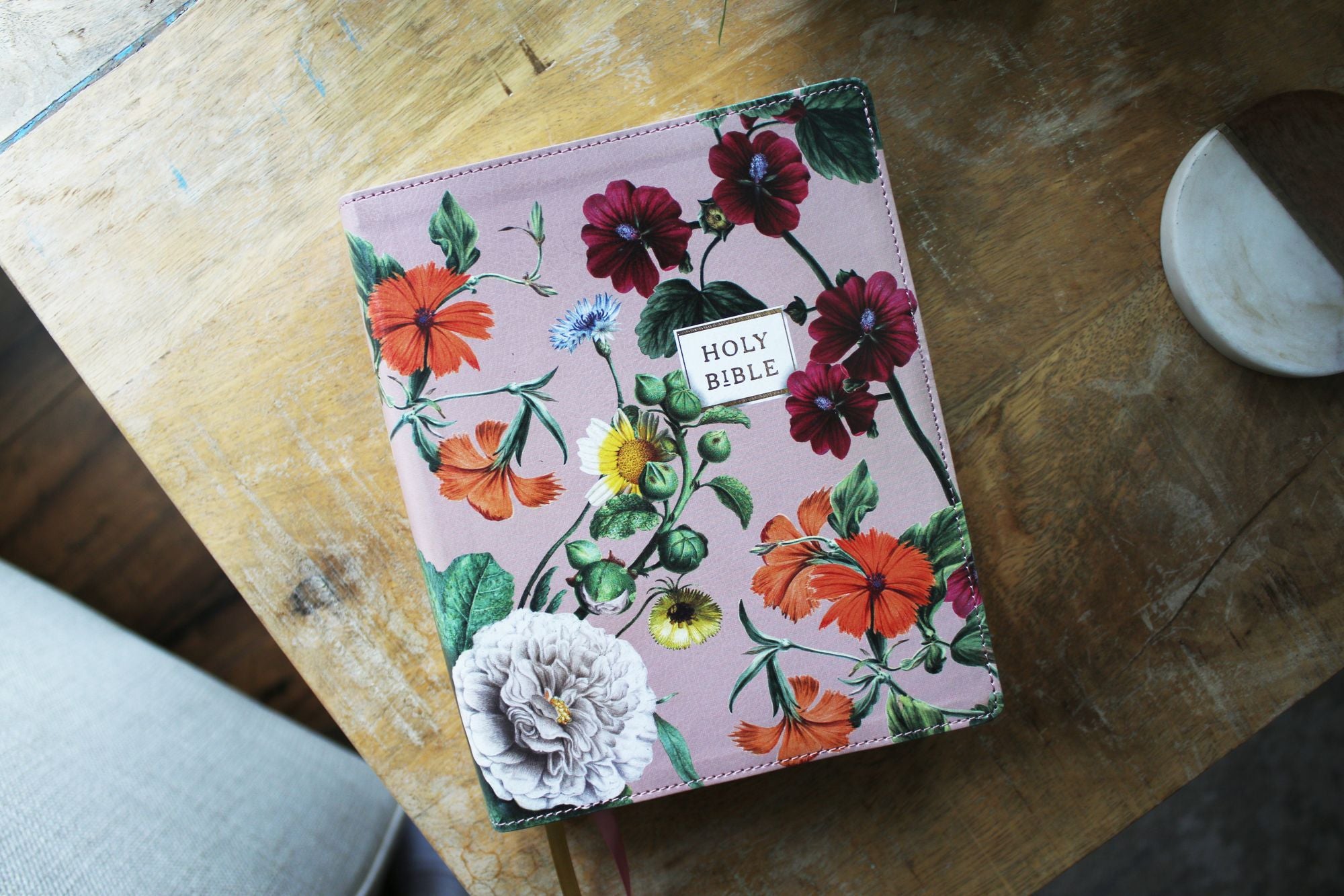 NIV, Artisan Collection Bible, Large Print, Leathersoft, Blush Floral, Red Letter, Comfort Print