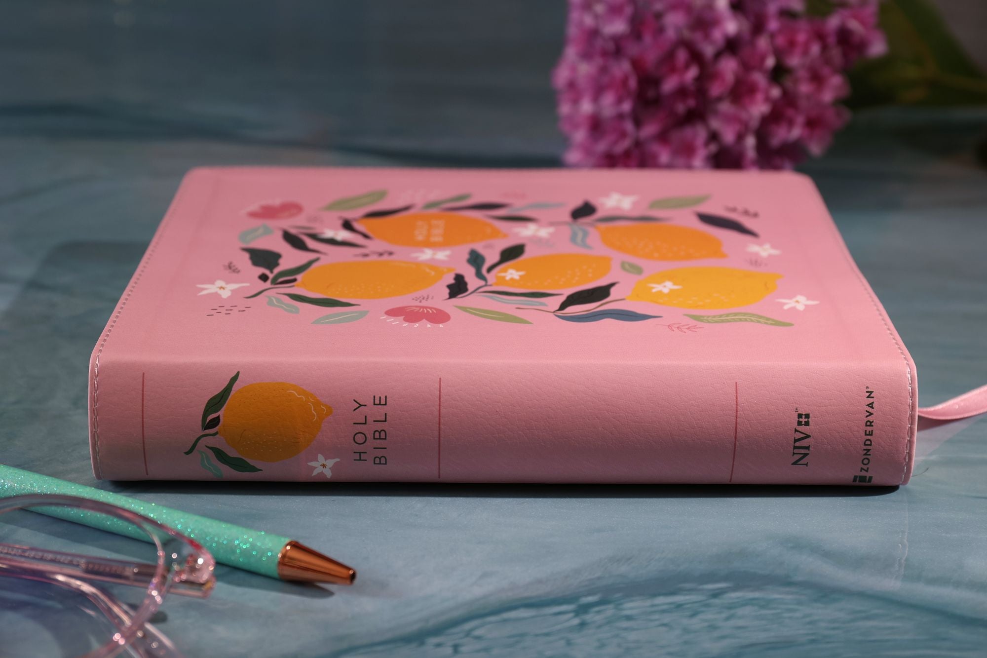 NIV, Journal the Word Bible (Perfect for Note-Taking), Double-Column, Leathersoft, Pink, Red Letter, Comfort Print: Reflect, Take Notes, or Create Art Next to Your Favorite Verses