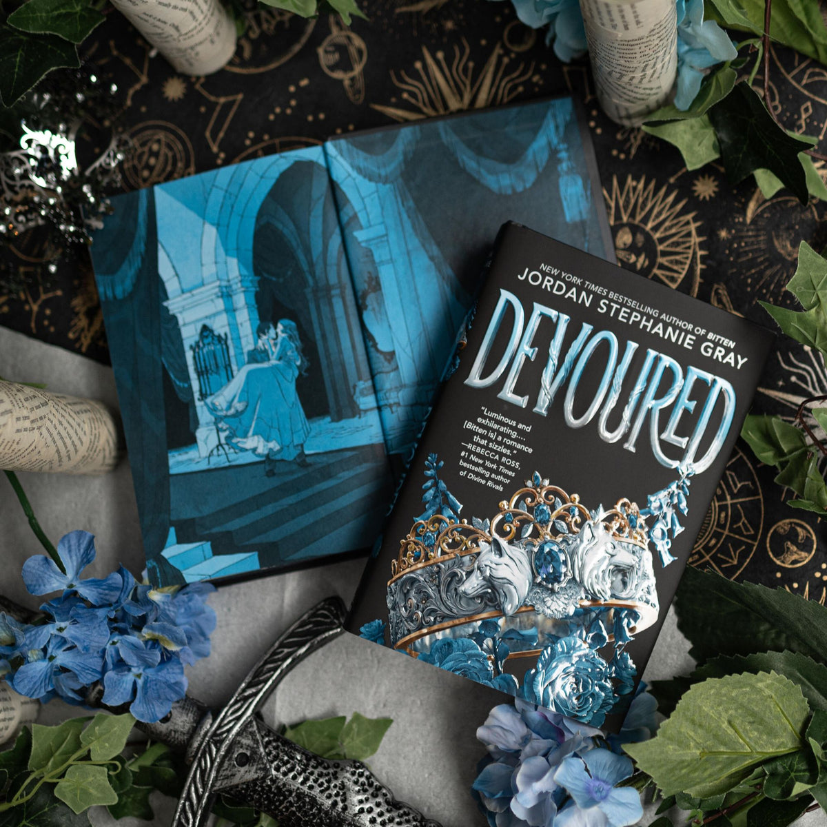Devoured (Deluxe Limited Edition): A Bitten Novel