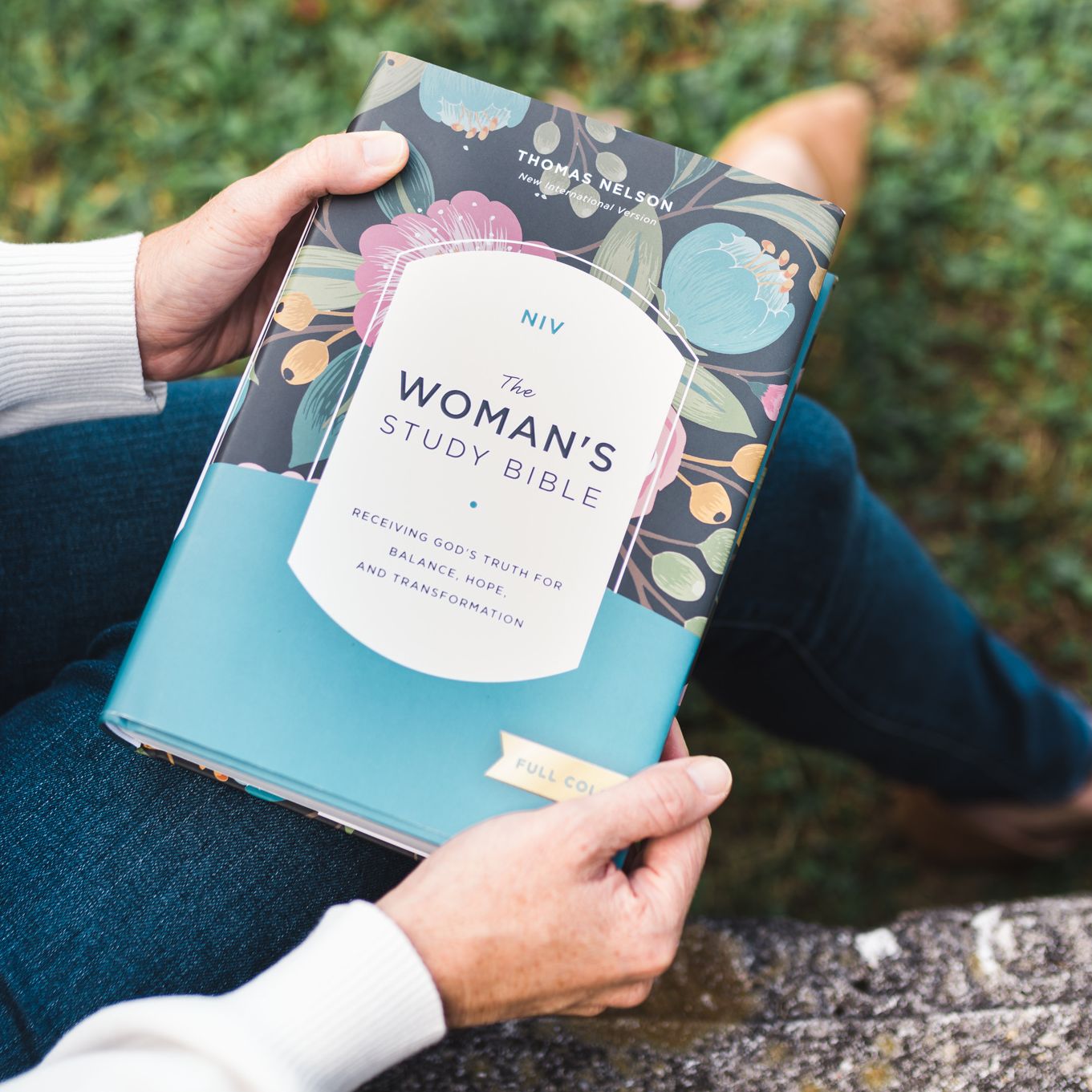 NIV, The Woman's Study Bible, Hardcover, Full-Color, Red Letter: Receiving God's Truth for Balance, Hope, and Transformation