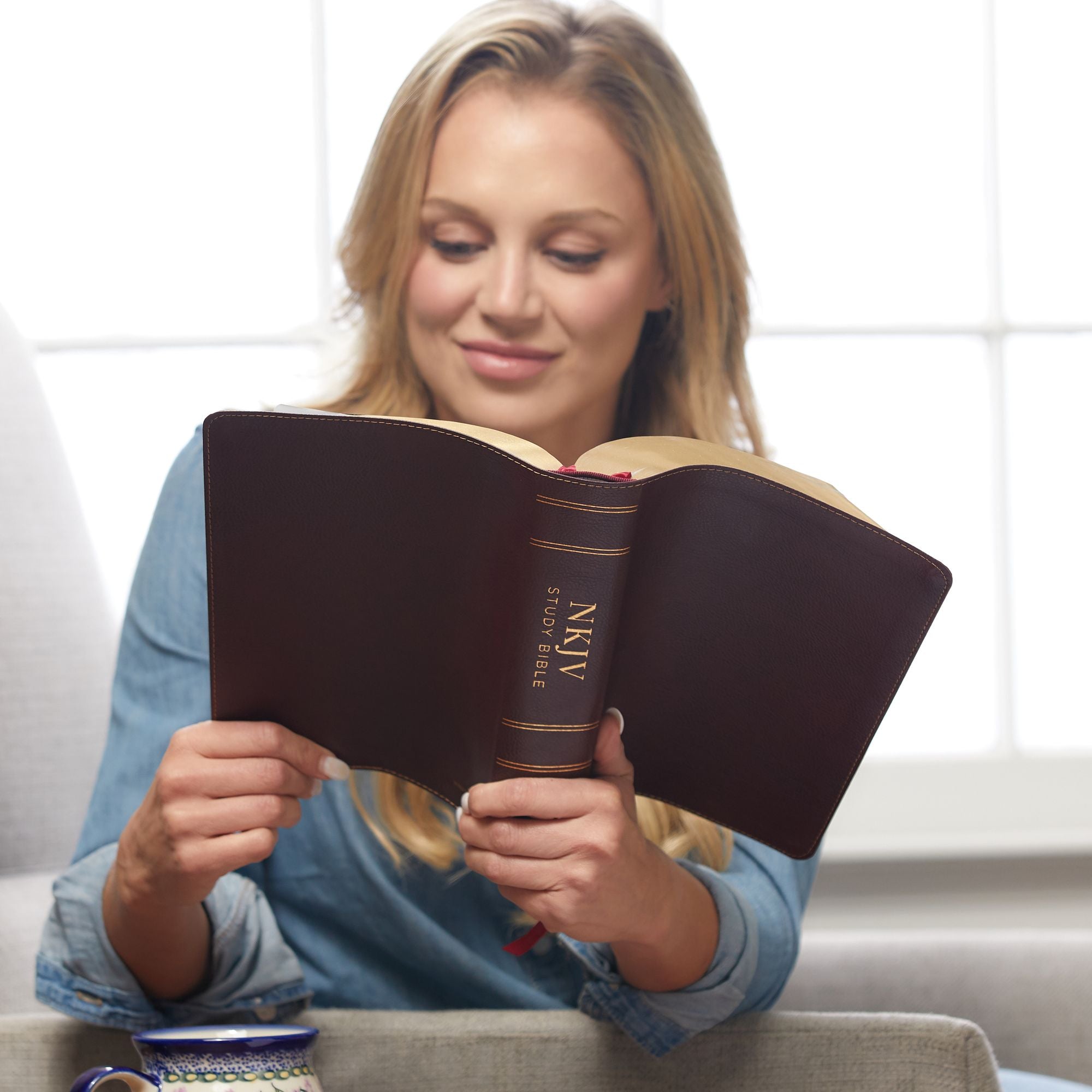 NKJV Study Bible, Bonded Leather, Burgundy, Full-Color, Comfort Print: The Complete Resource for Studying God's Word