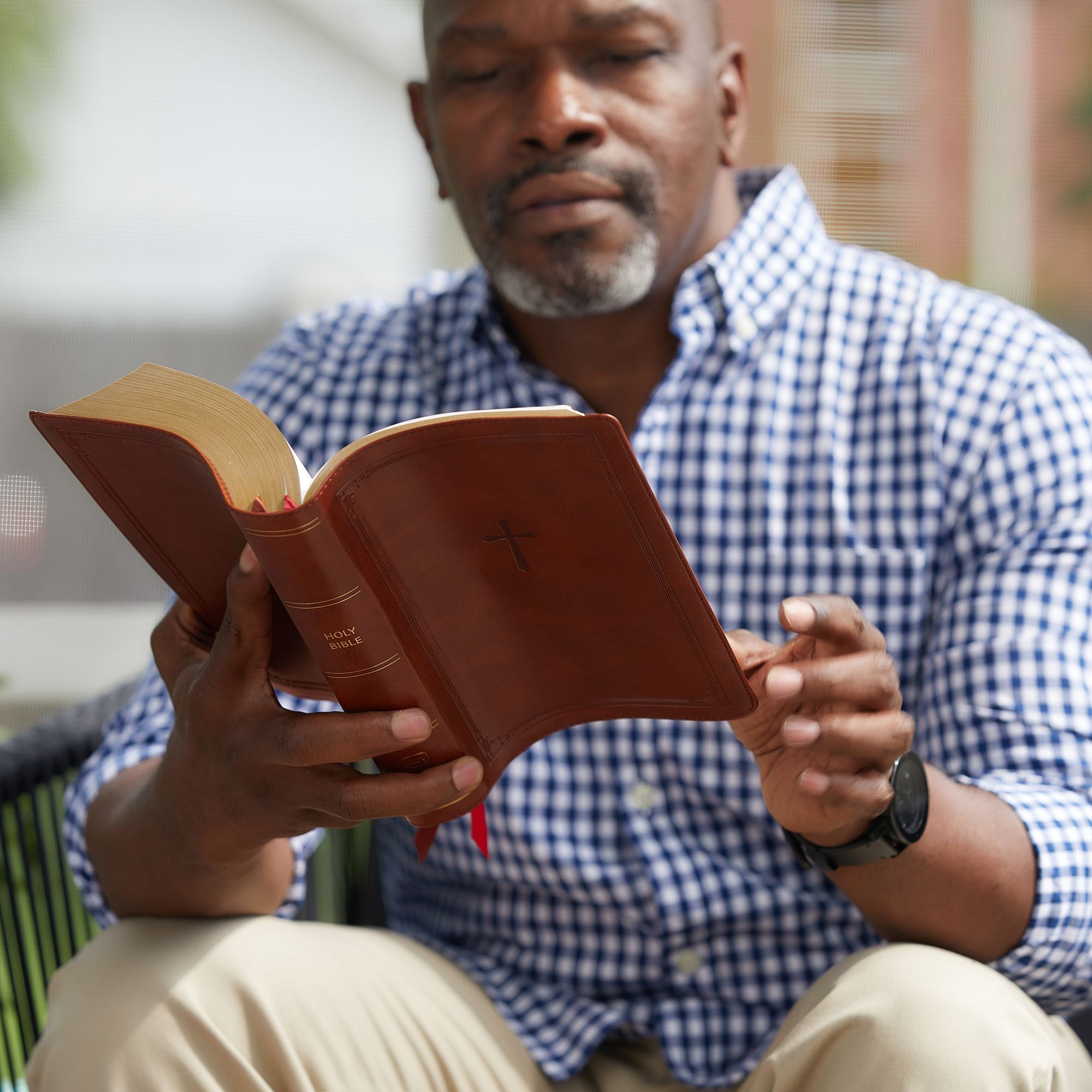 NKJV, End-of-Verse Reference Bible, Personal Size Large Print, Leathersoft, Brown, Red Letter, Comfort Print: Holy Bible, New King James Version - Great for Father's Day