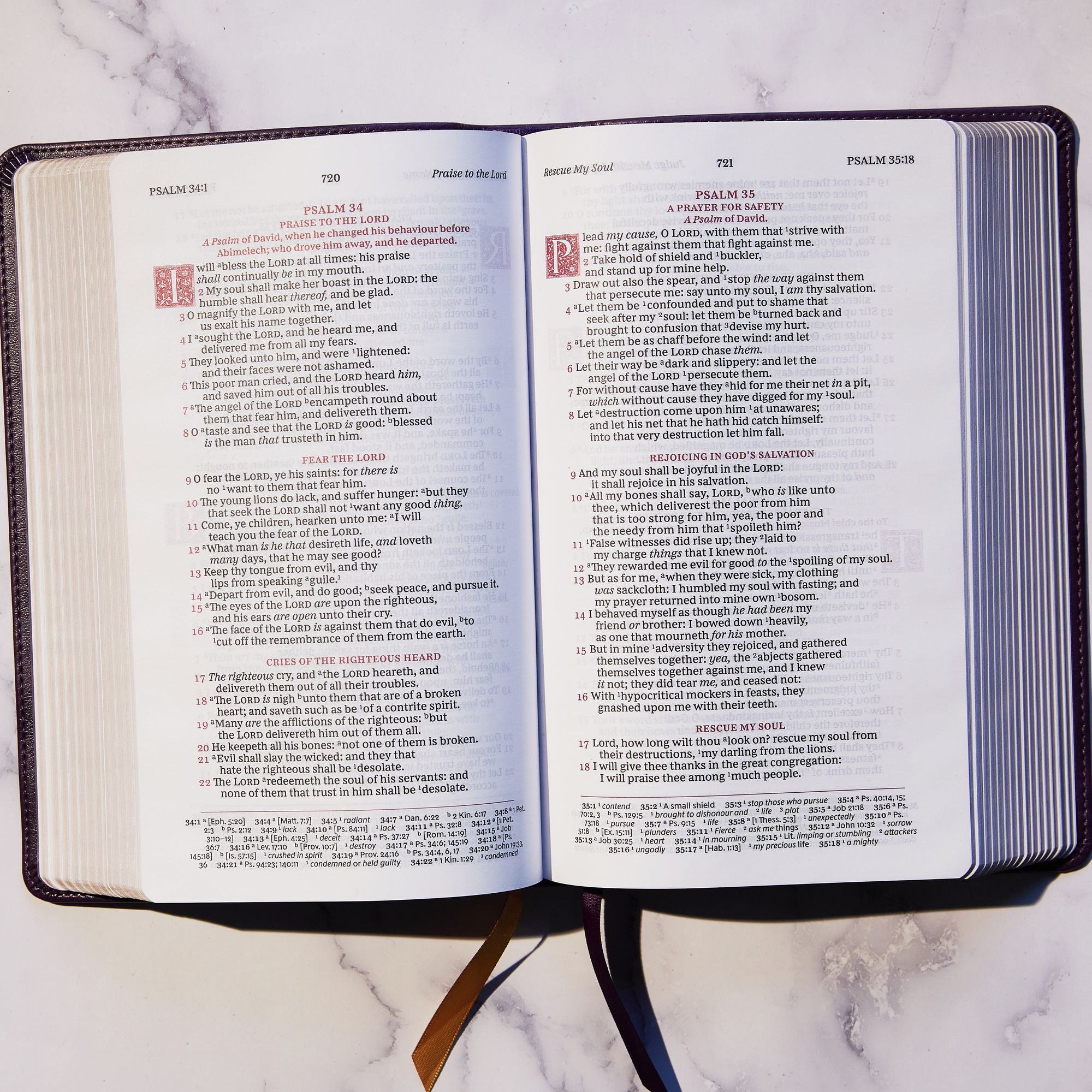 KJV, Personal Size Reference Bible, Sovereign Collection, Leathersoft, Black, Red Letter, Comfort Print: Holy Bible, King James Version