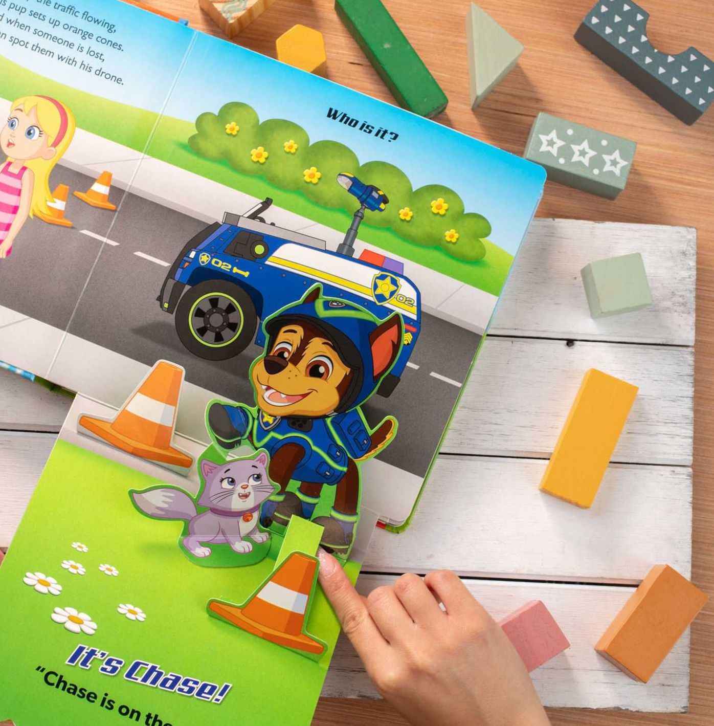 PAW Patrol: Heroes Unleashed!: Lift-the-Flap with Pop-ups
