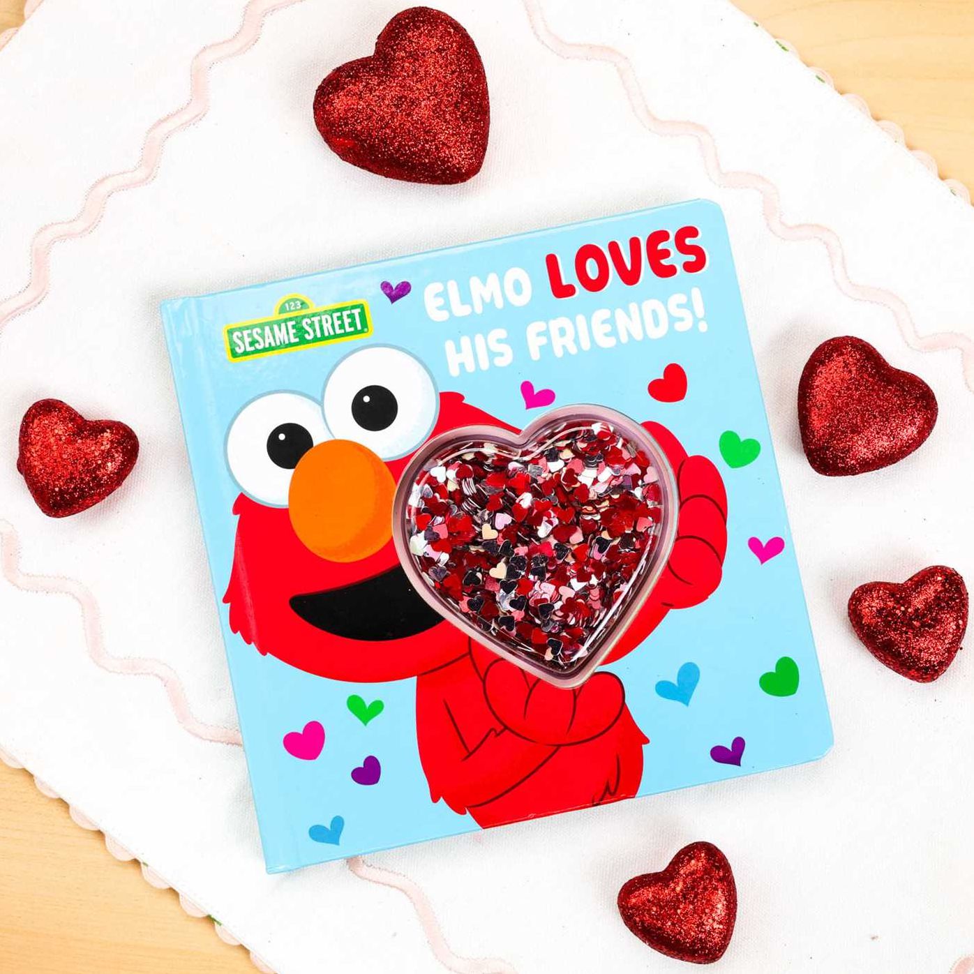 Sesame Street: Elmo Loves His Friends!